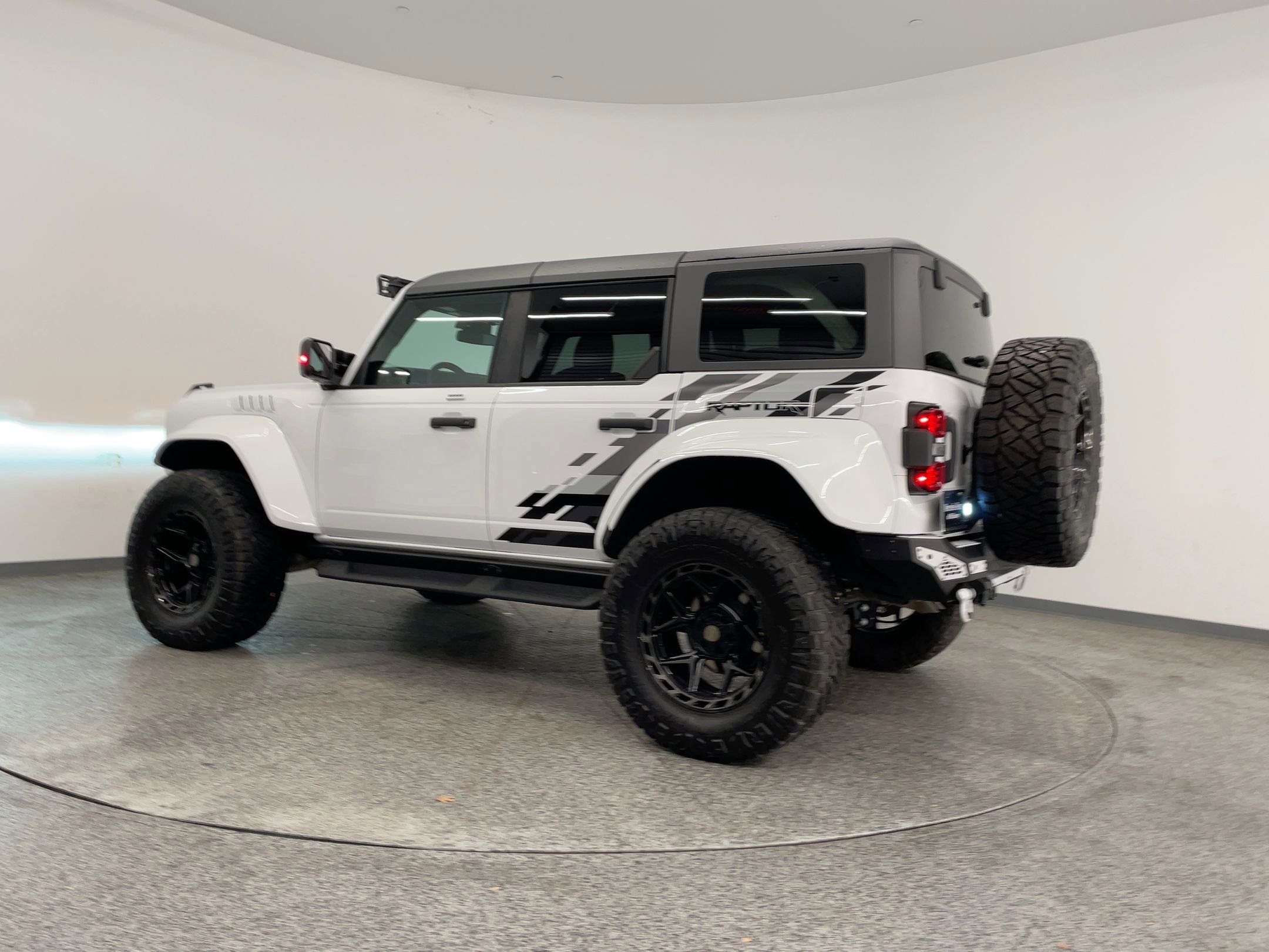 2023 Ford Bronco Raptor photo 3