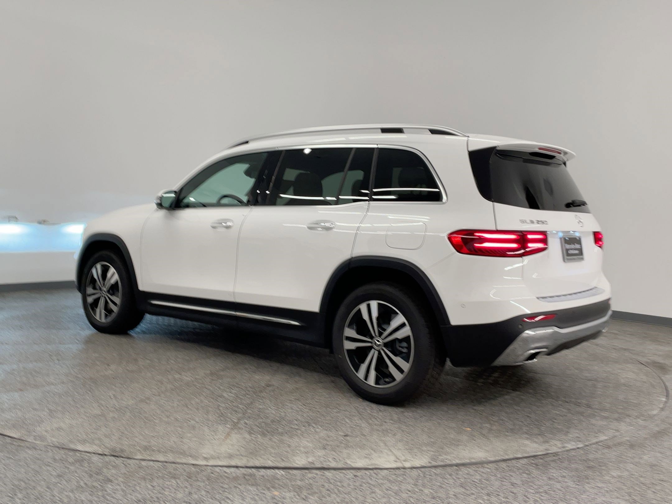 2026 Mercedes Benz GLB 250 photo 3