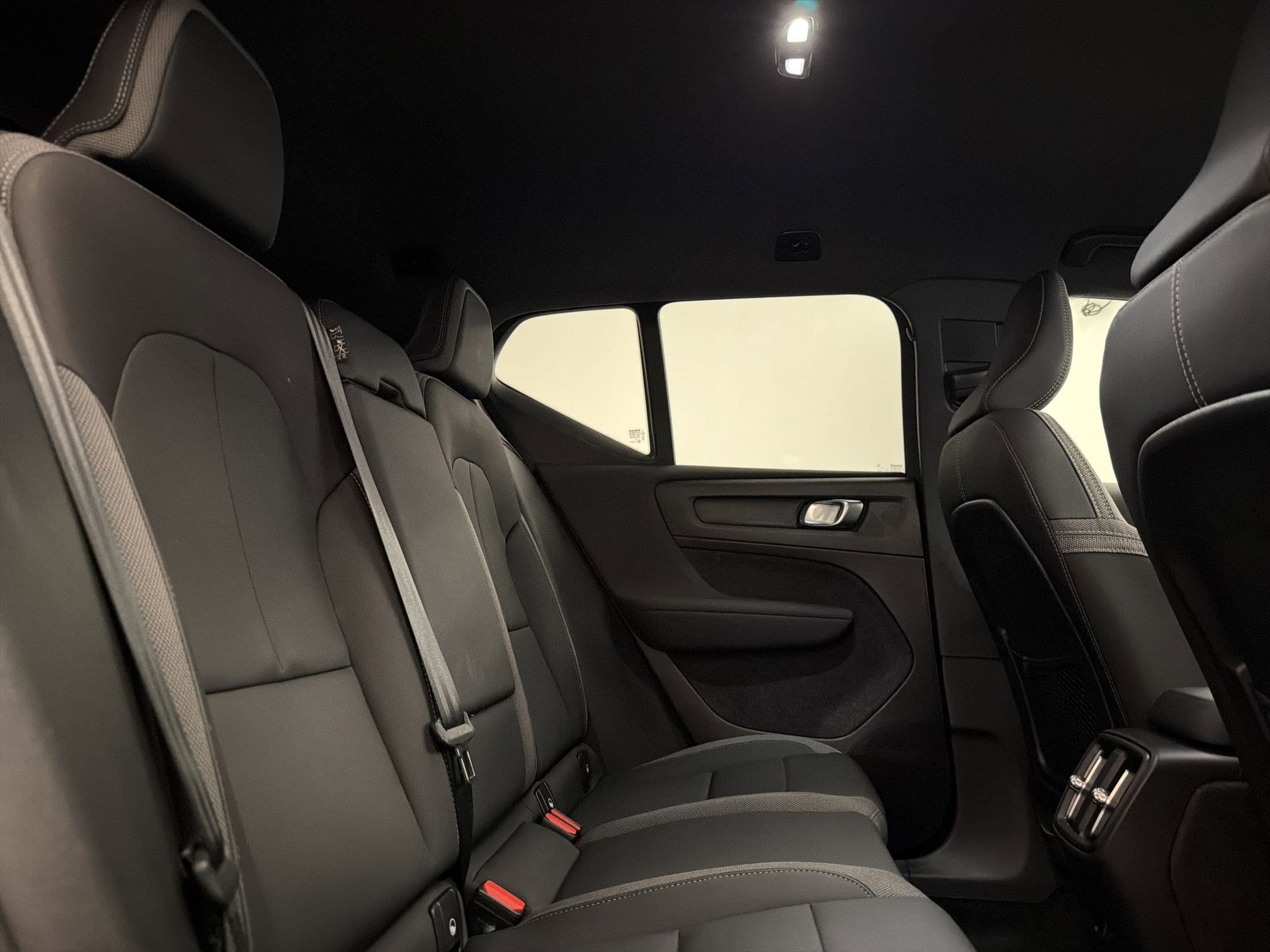 2023 Volvo XC40 Core - Photo 28