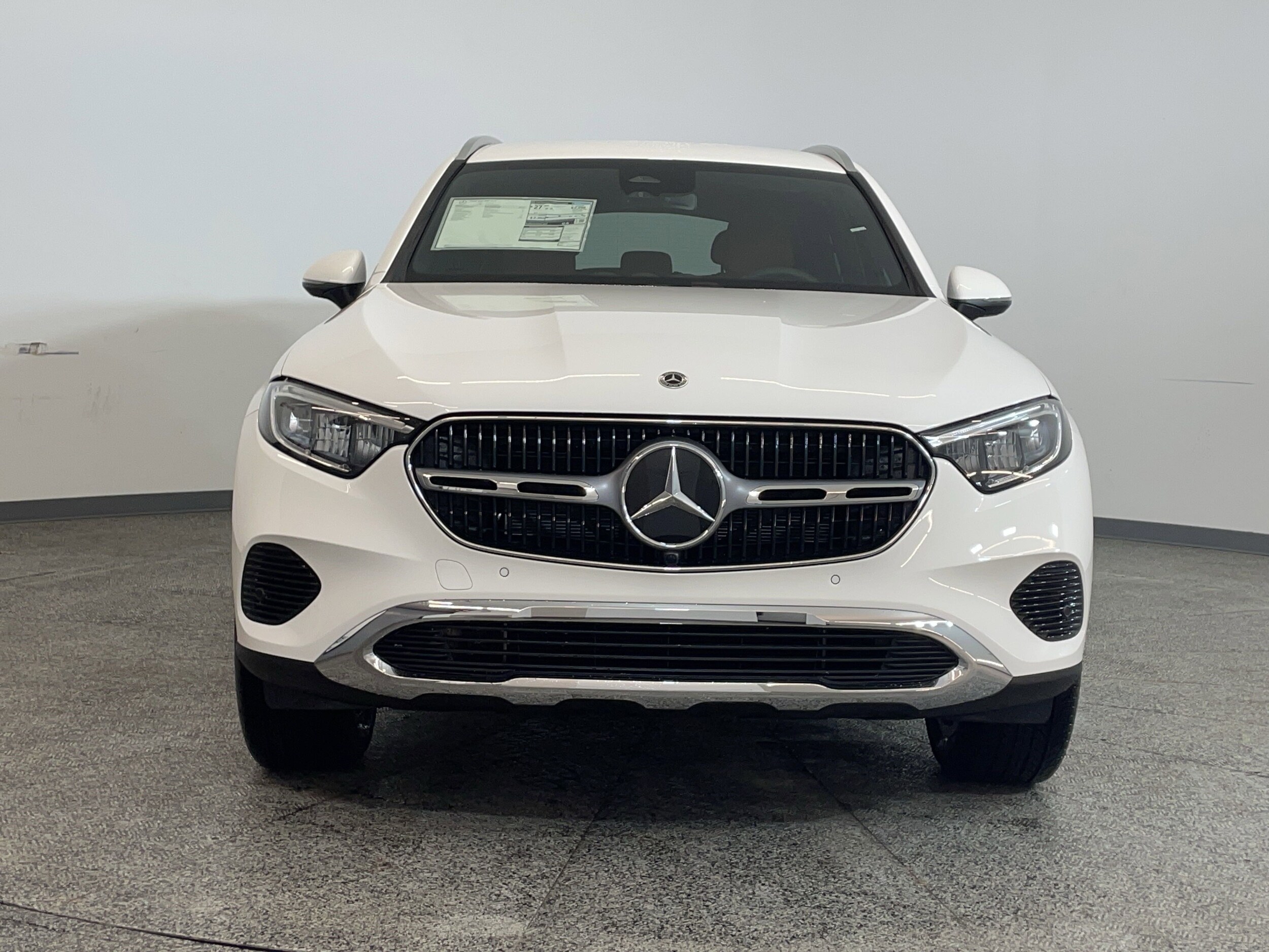 2025 Mercedes Benz GLC 300 photo 2