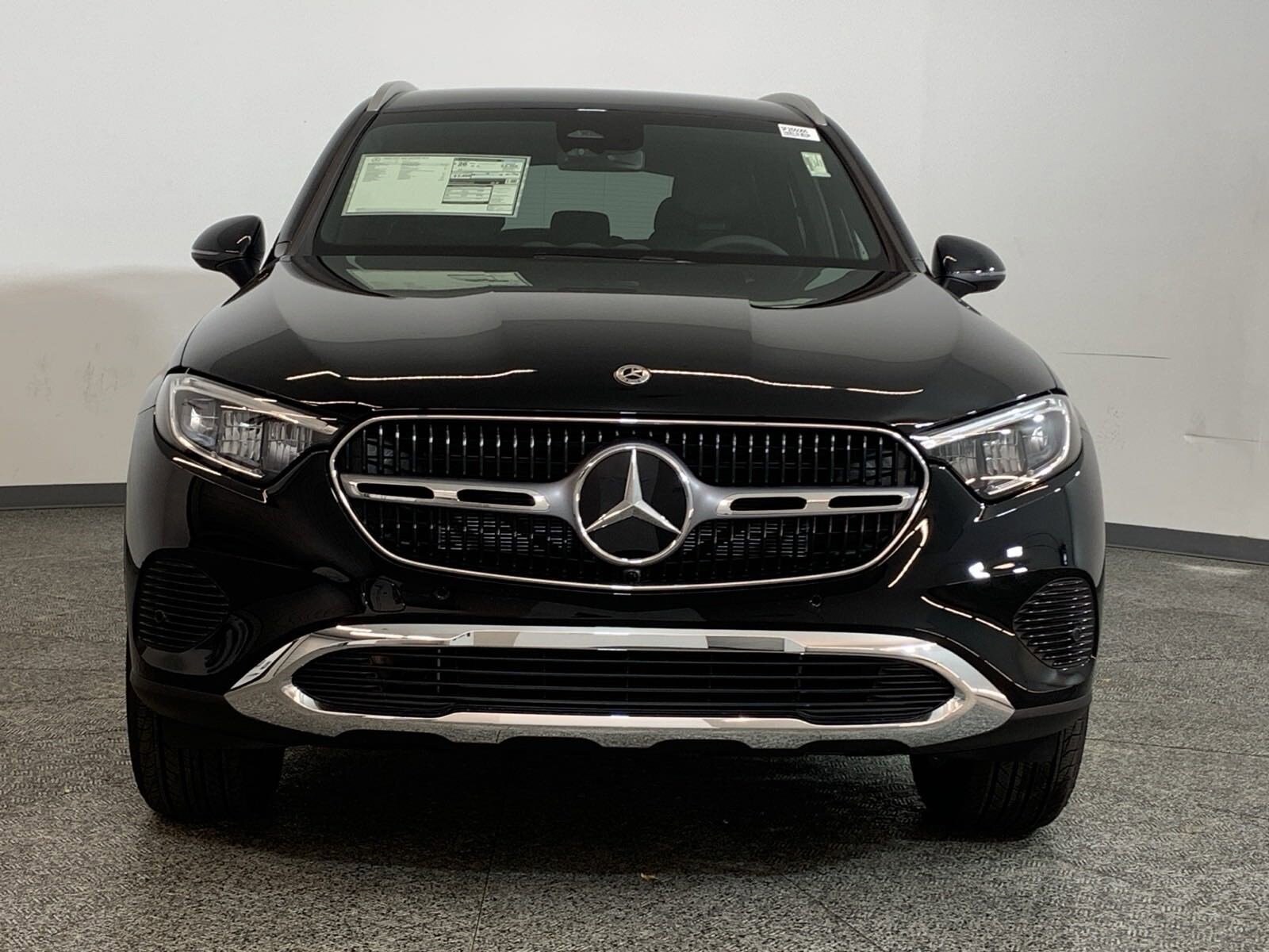 2025 Mercedes Benz GLC 300 photo 2