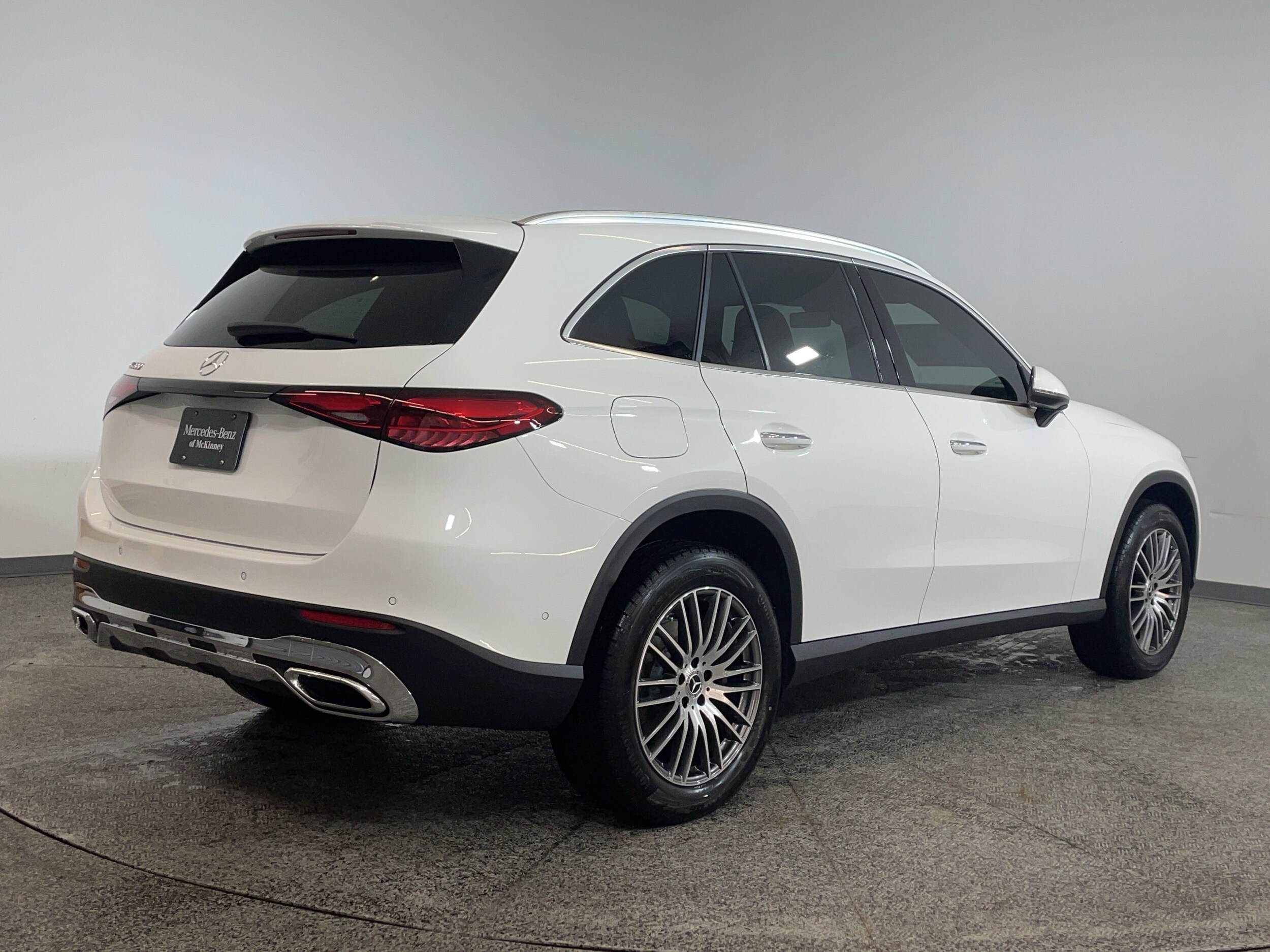 2025 Mercedes Benz GLC 300 photo 4