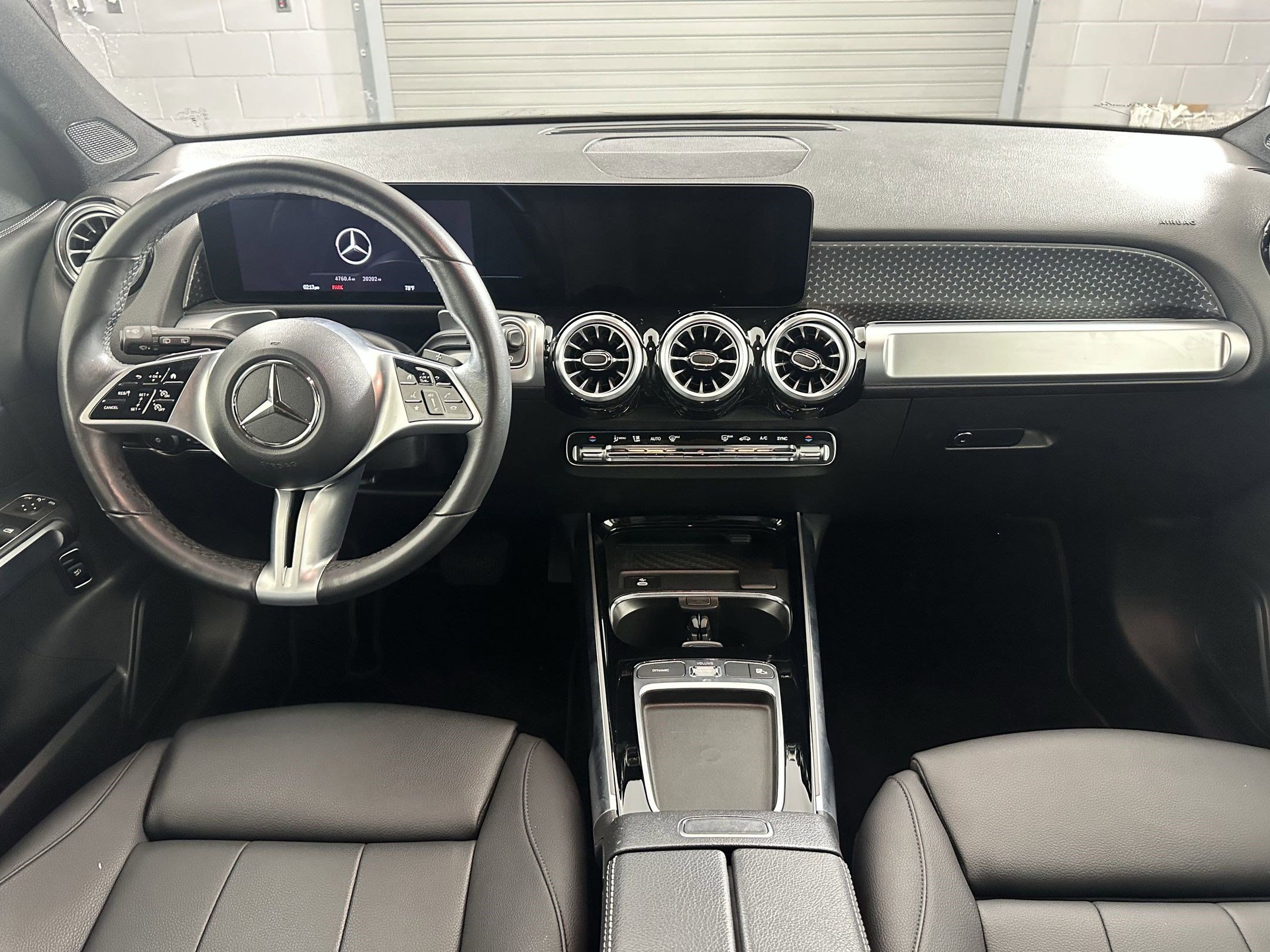 2024 Mercedes Benz GLB 250 photo 3