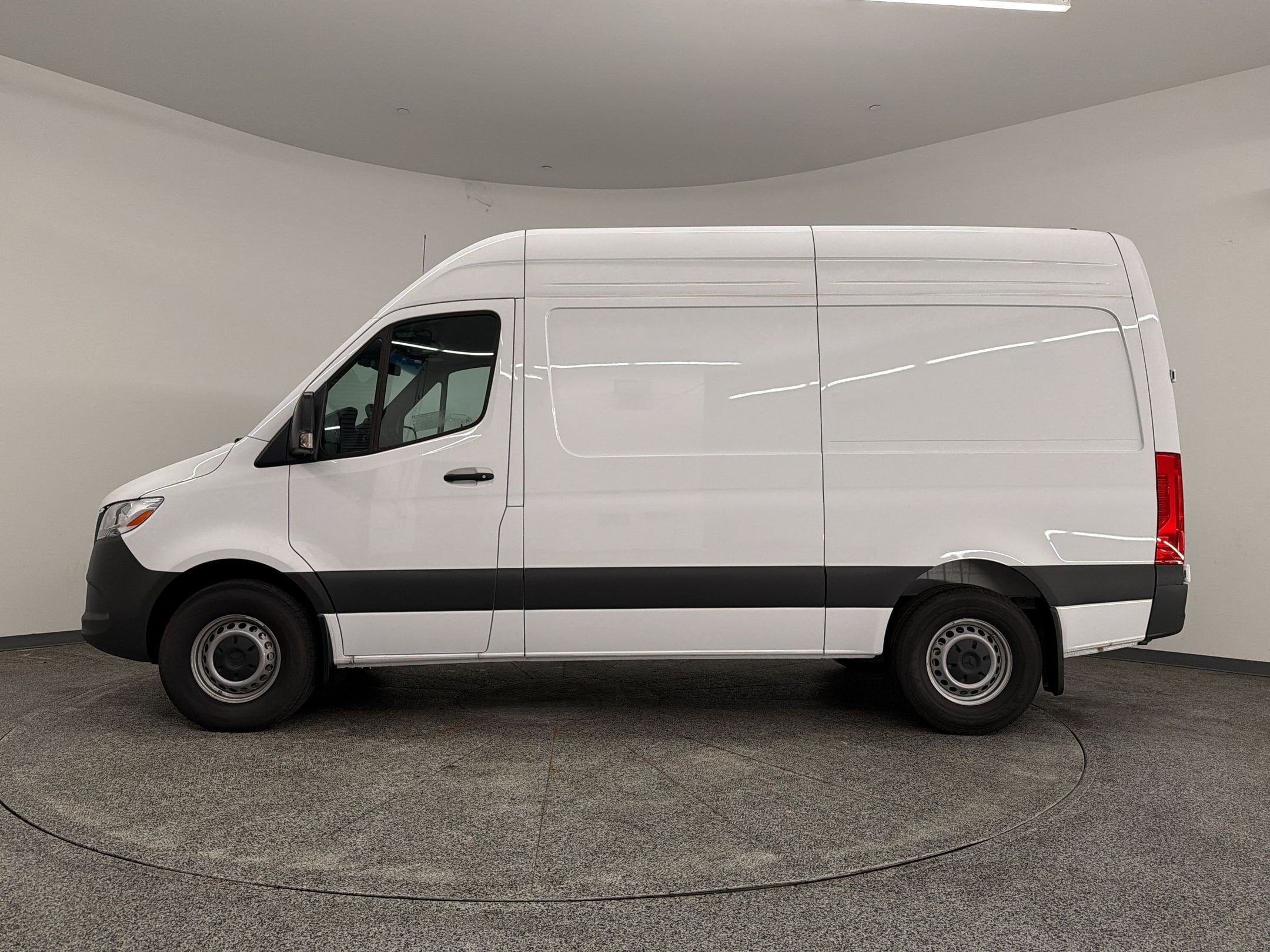 Sprinter 2500 Standard Roof 4-Cyl Diesel HO Van Cargo Van