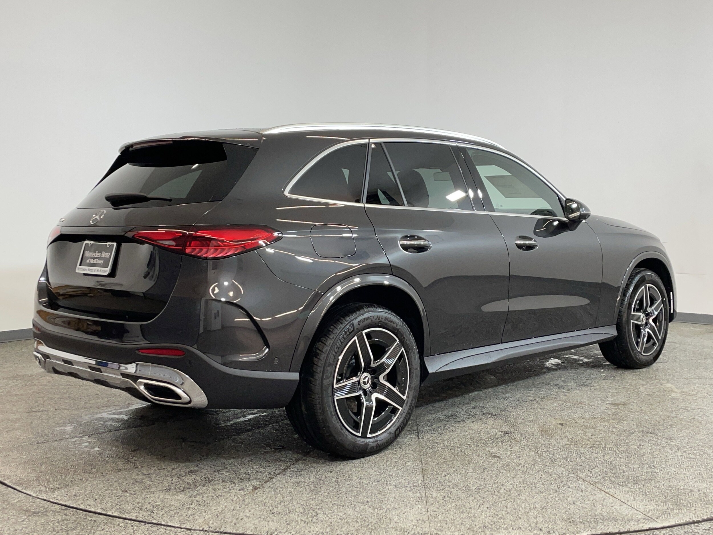 2025 Mercedes Benz GLC 300 photo 4