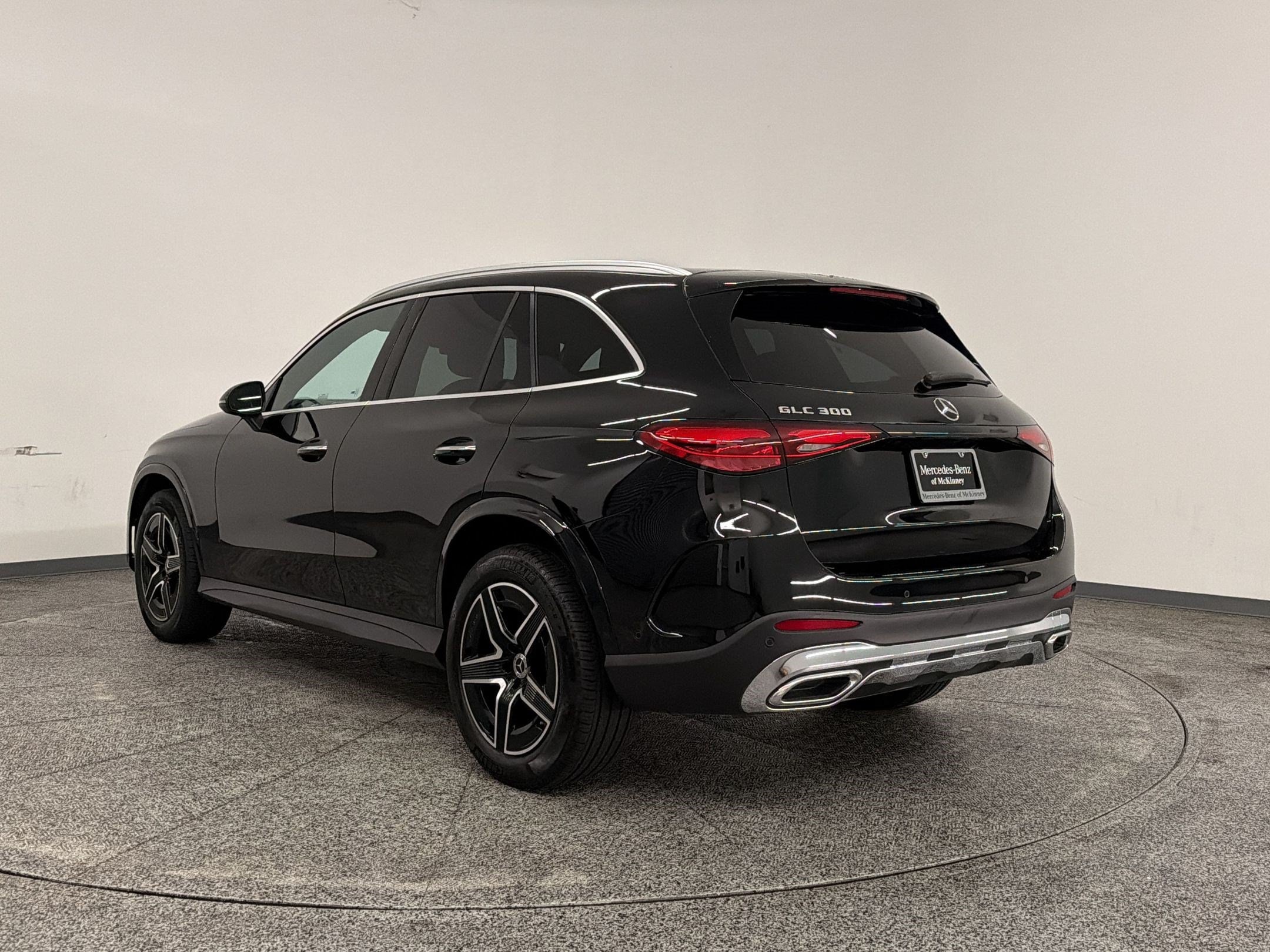 2026 Mercedes-Benz GLC Base - Photo 3