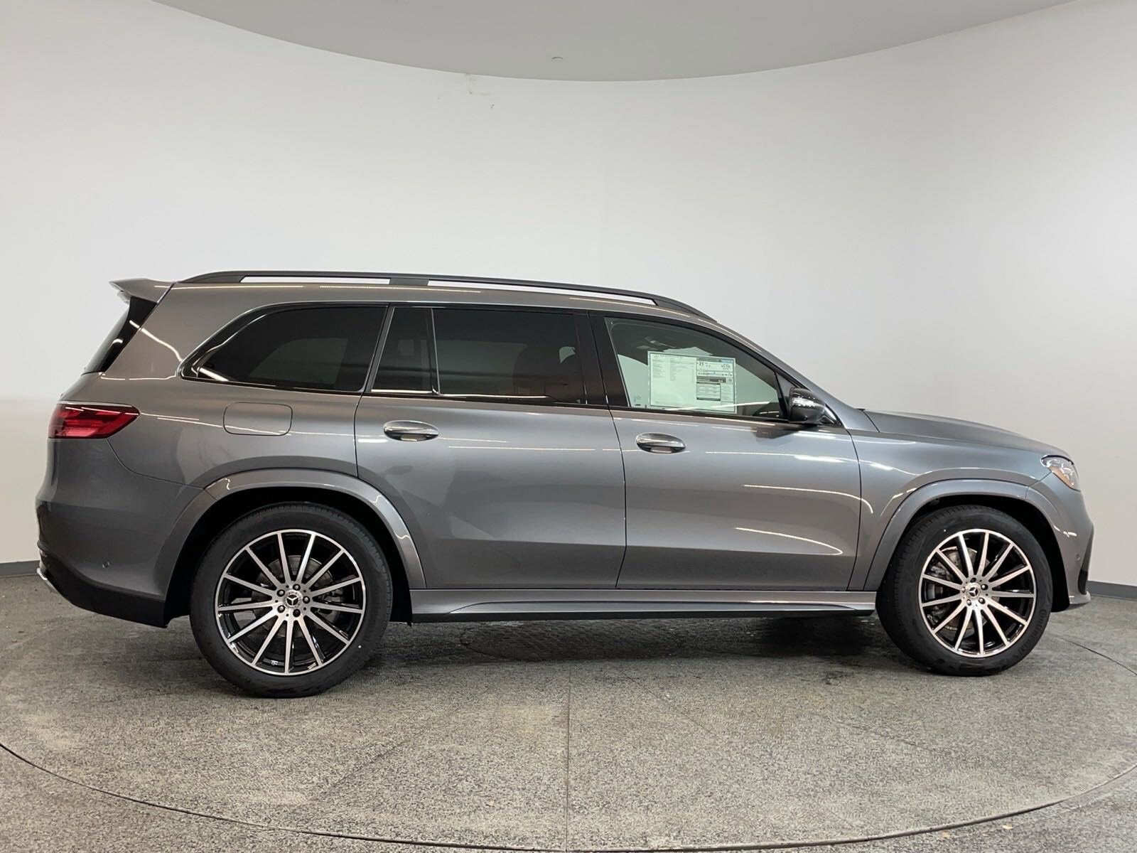 2025 Mercedes Benz GLS 450 photo 3