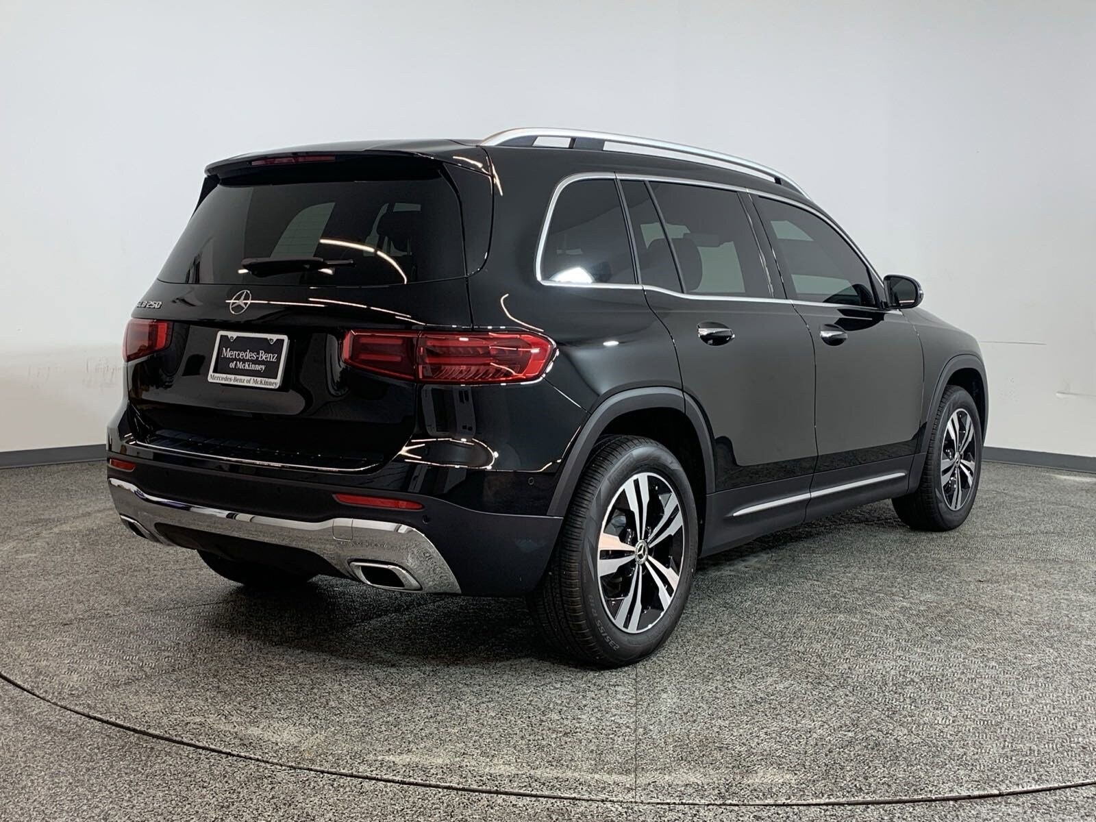 2025 Mercedes Benz GLB 250 photo 4