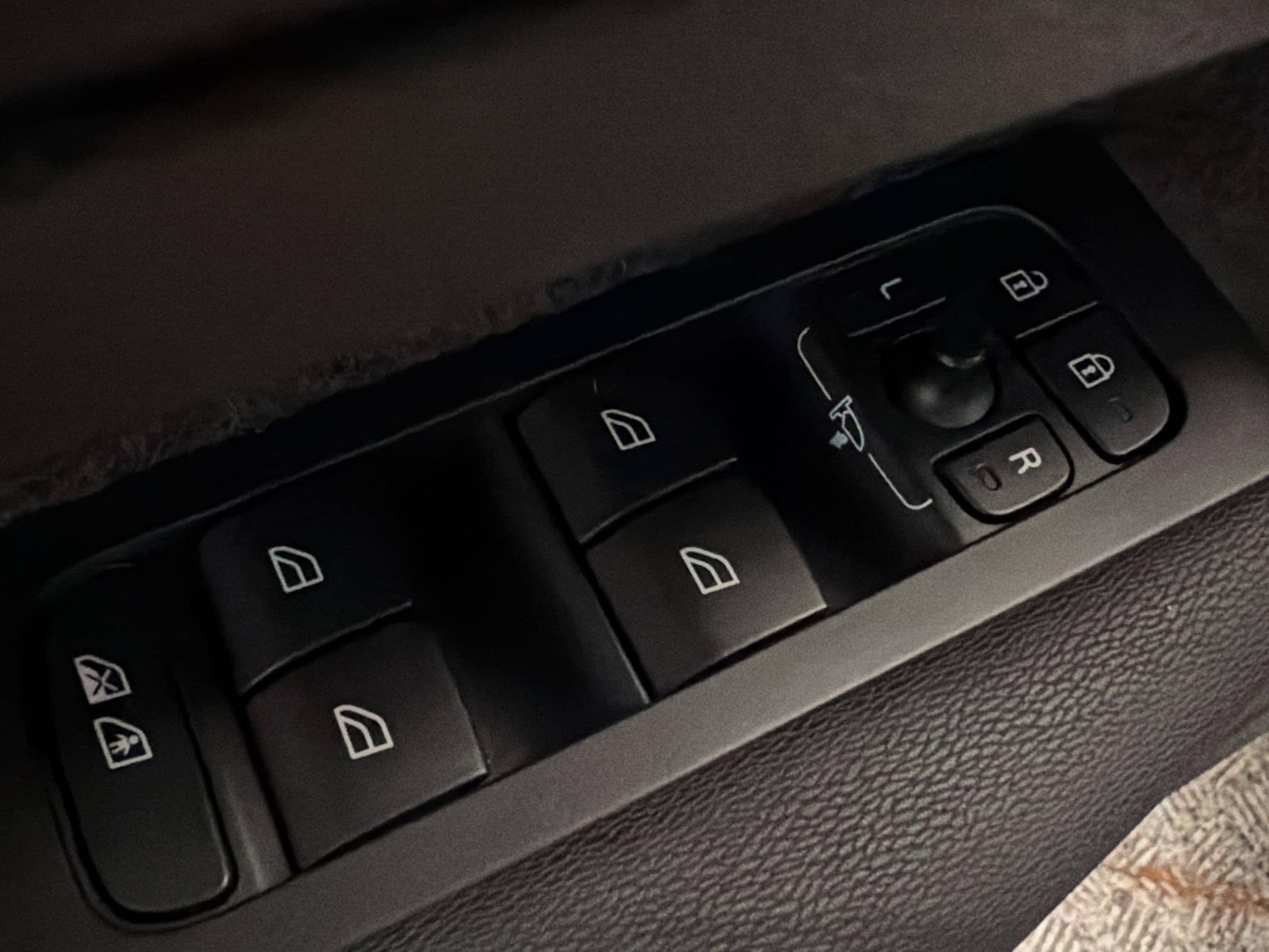 2023 Volvo XC40 Core - Photo 13