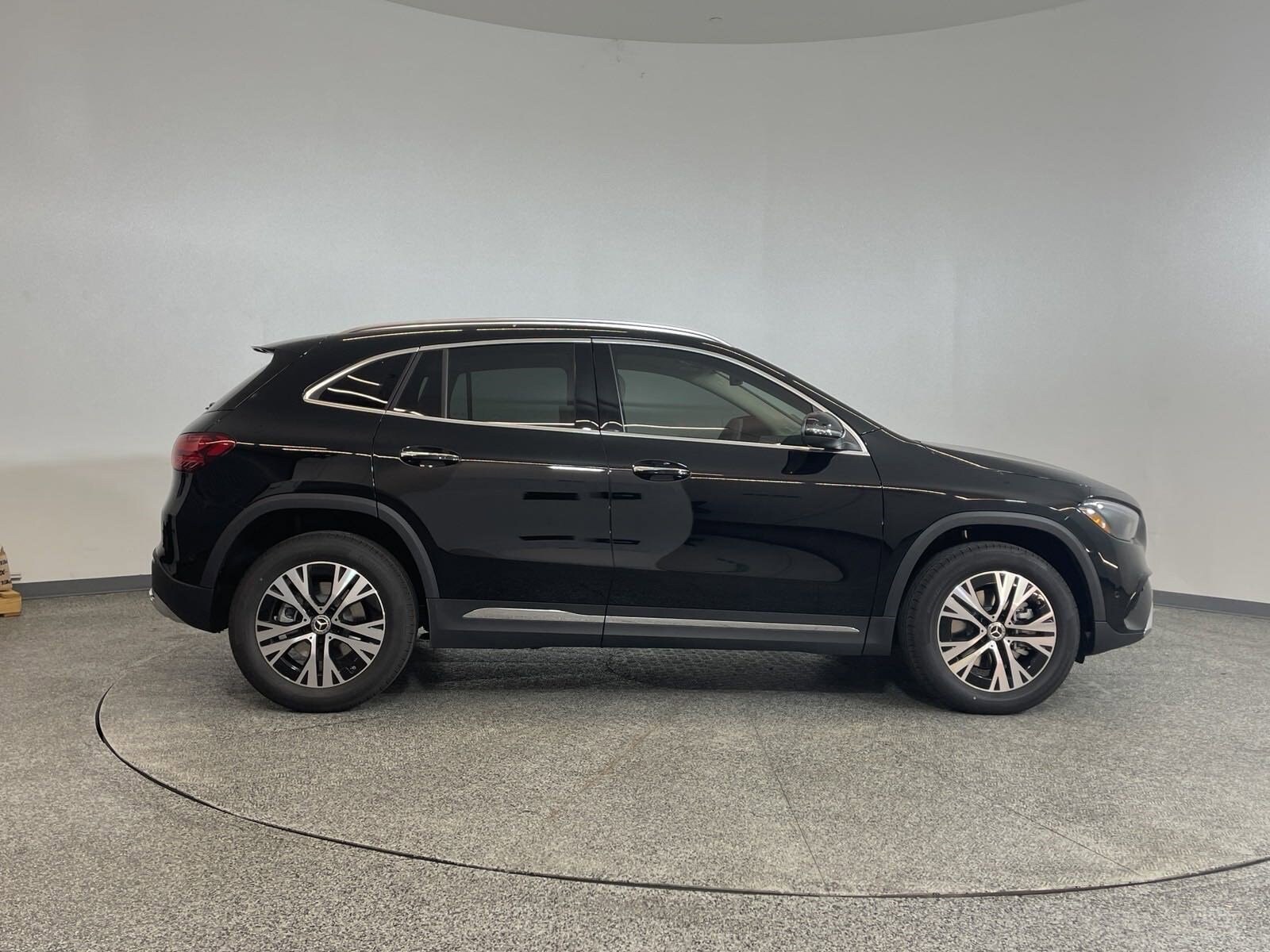 2025 Mercedes Benz GLA 250 photo 3