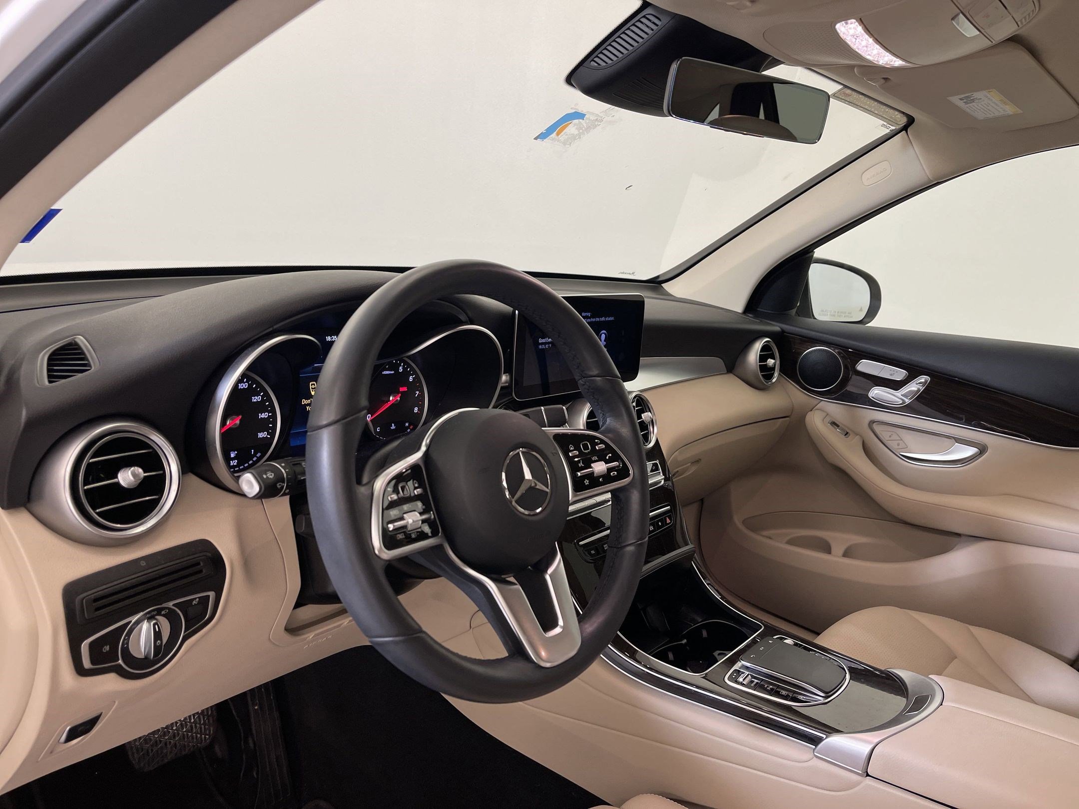 2022 Mercedes Benz GLC 300 photo 3