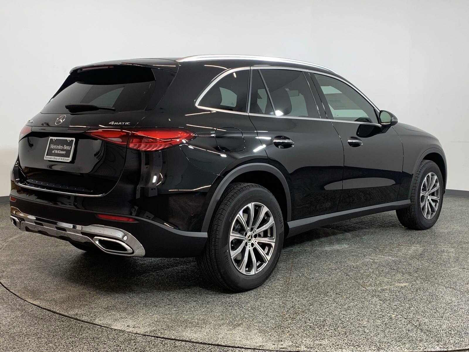 2025 Mercedes Benz GLC 300 photo 4