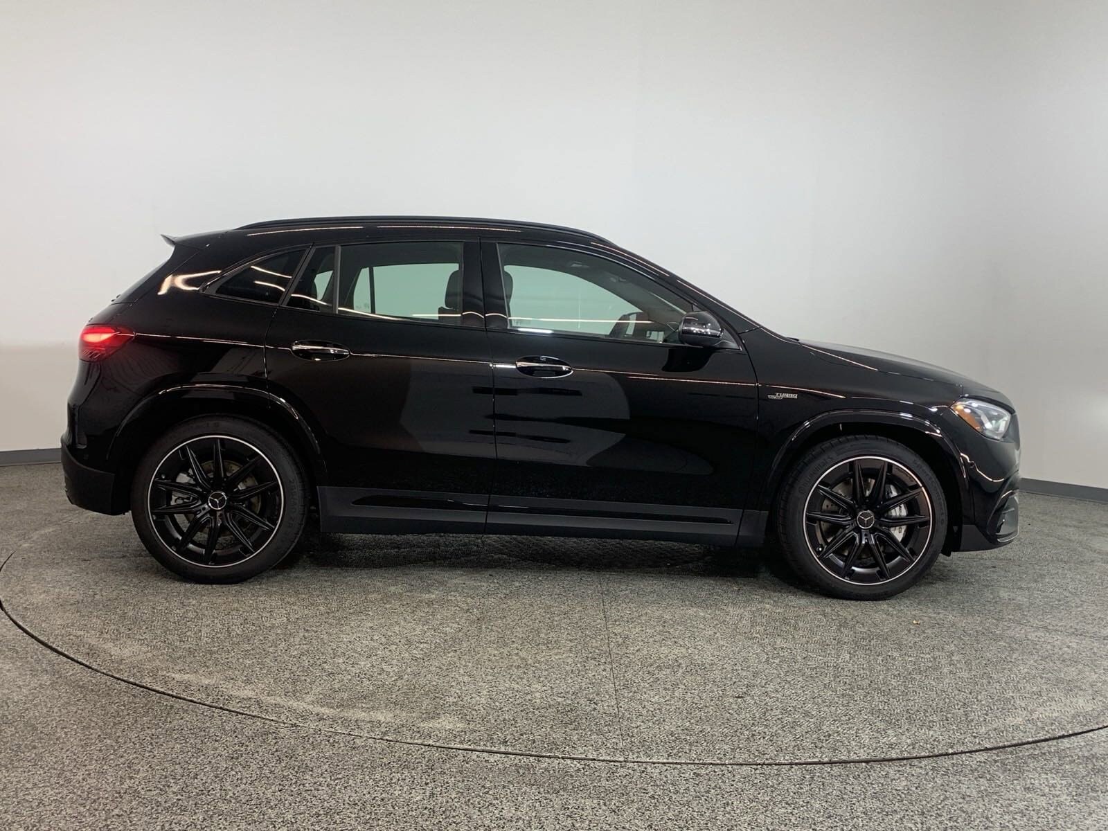2025 Mercedes Benz GLA AMG 35 4MATIC photo 3