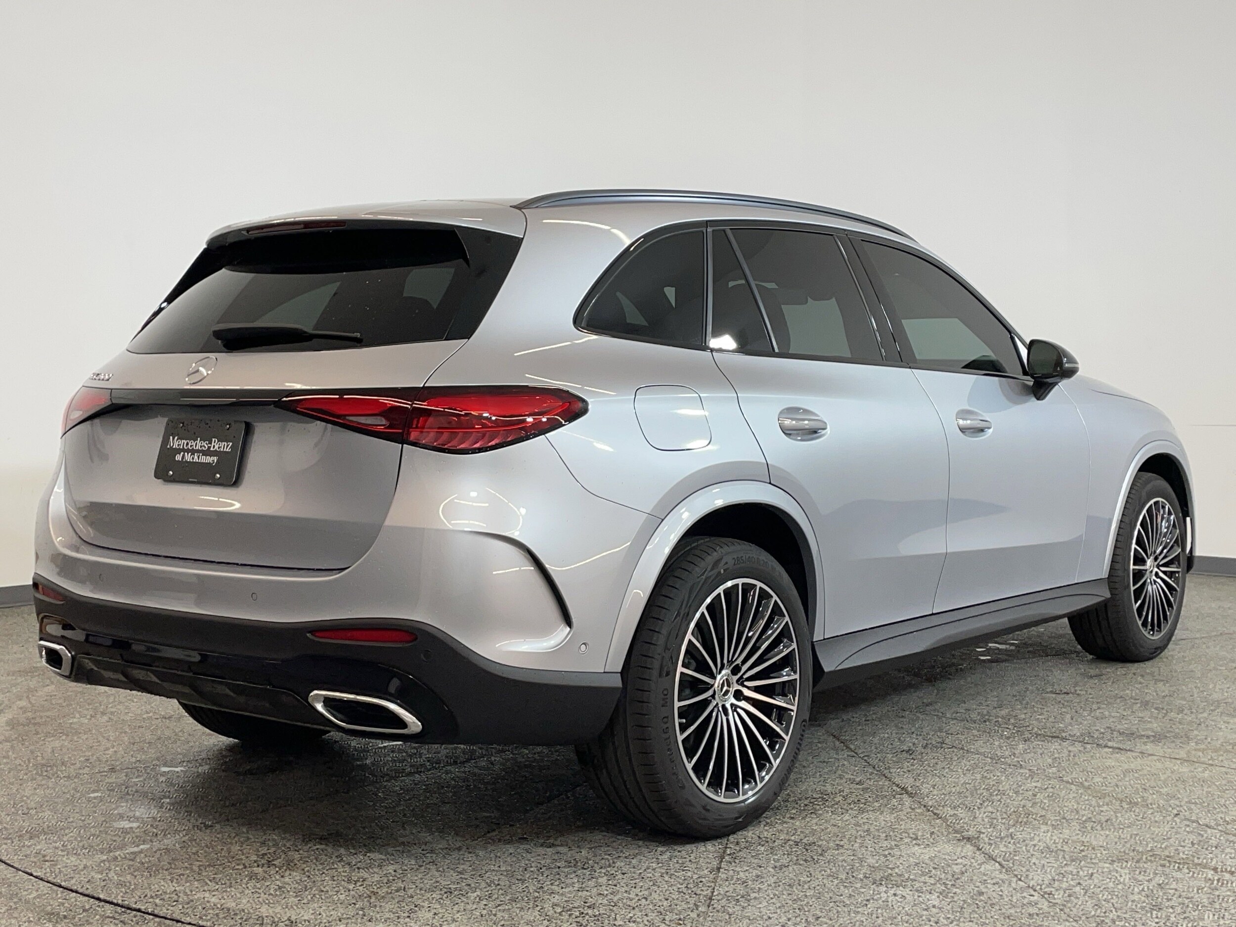 2025 Mercedes Benz GLC 300 photo 4