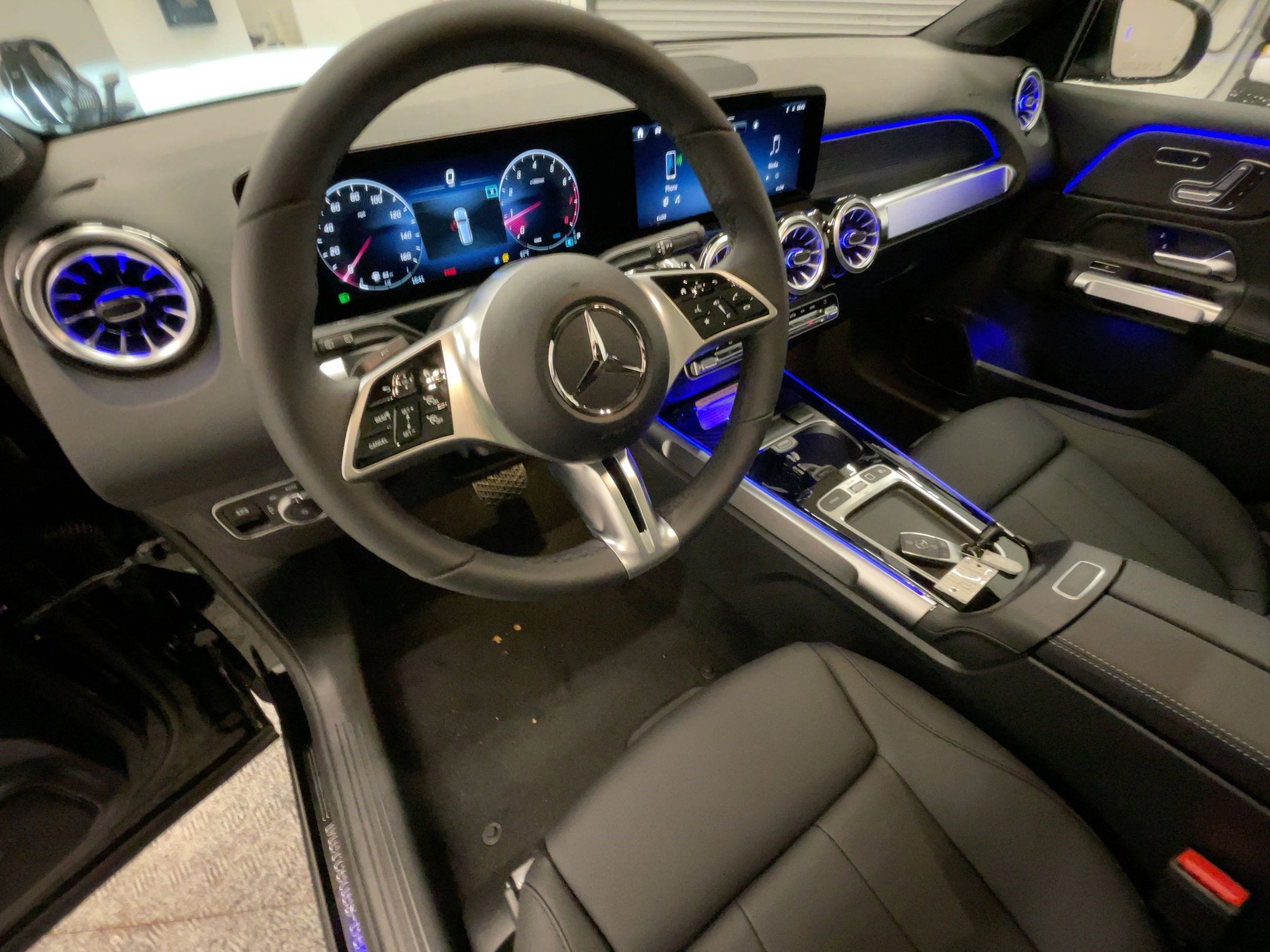 2026 Mercedes Benz GLB 250 photo 3