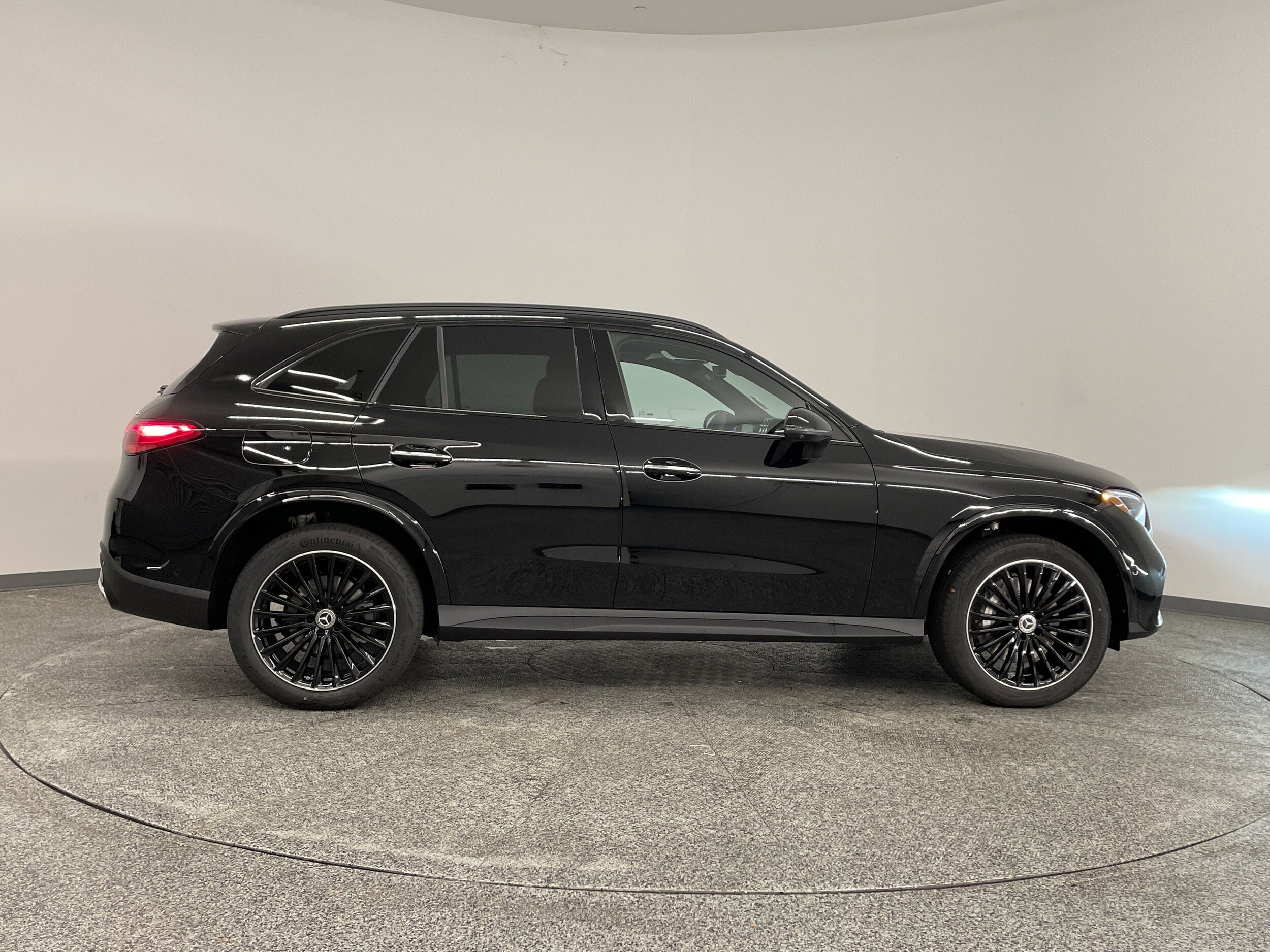 2026 Mercedes Benz GLC 300 4MATIC photo 3