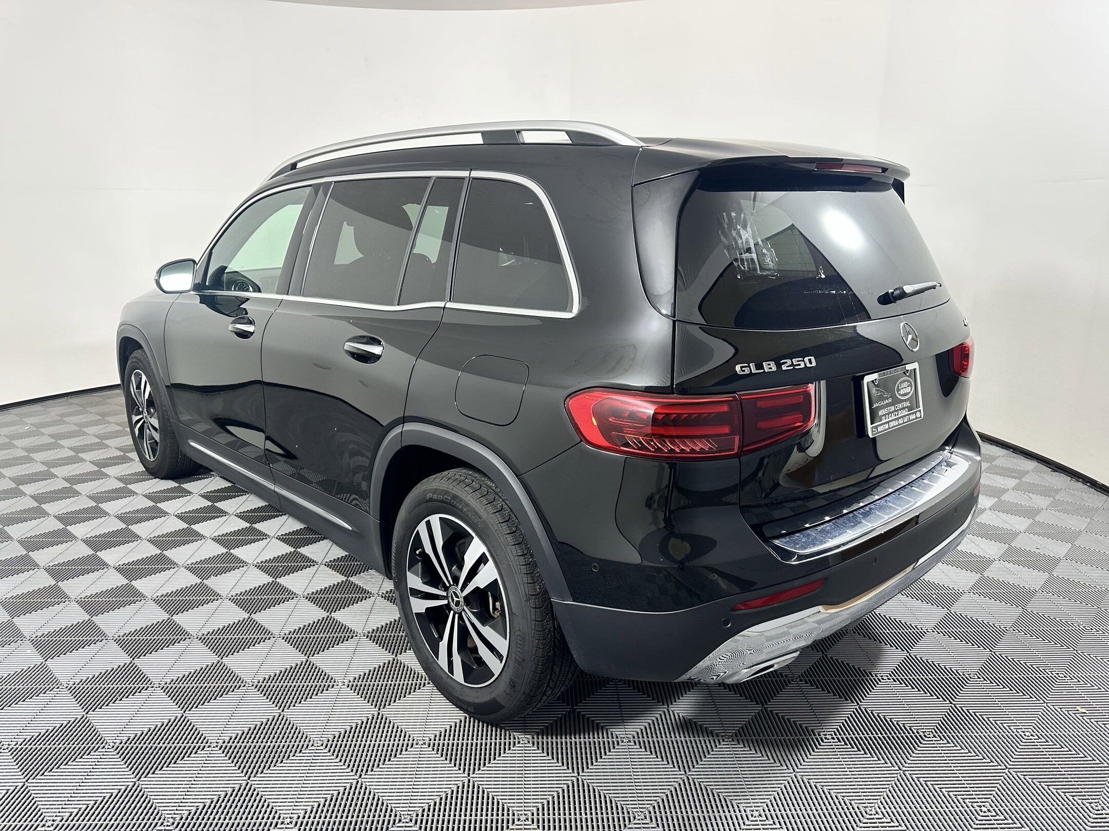 2024 Mercedes Benz GLB 250 photo 2