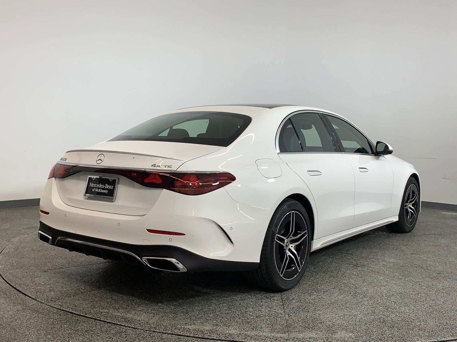 2025 Mercedes Benz E 350 4MATIC photo 4