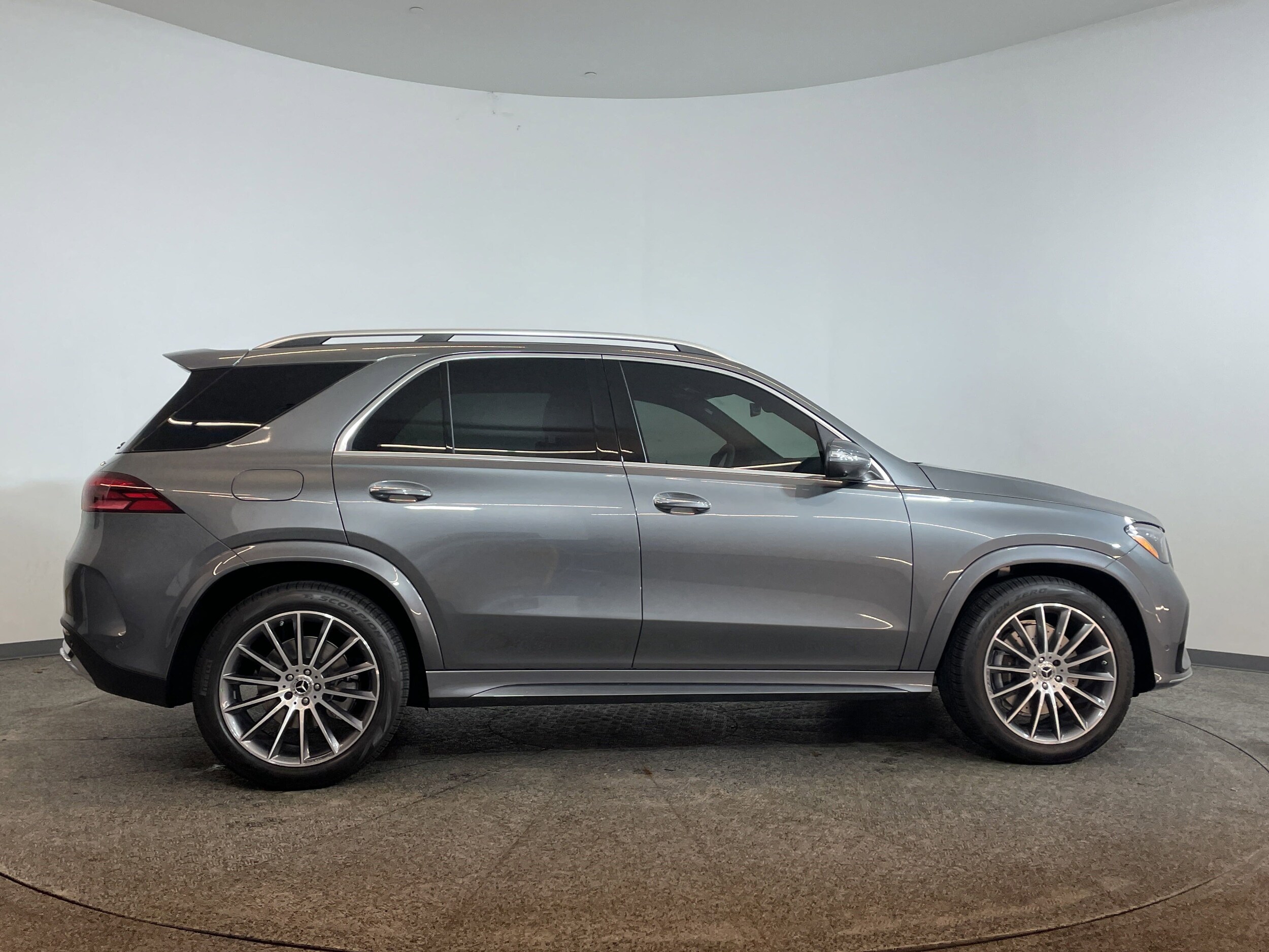2025 Mercedes Benz GLE 450 4MATIC photo 3