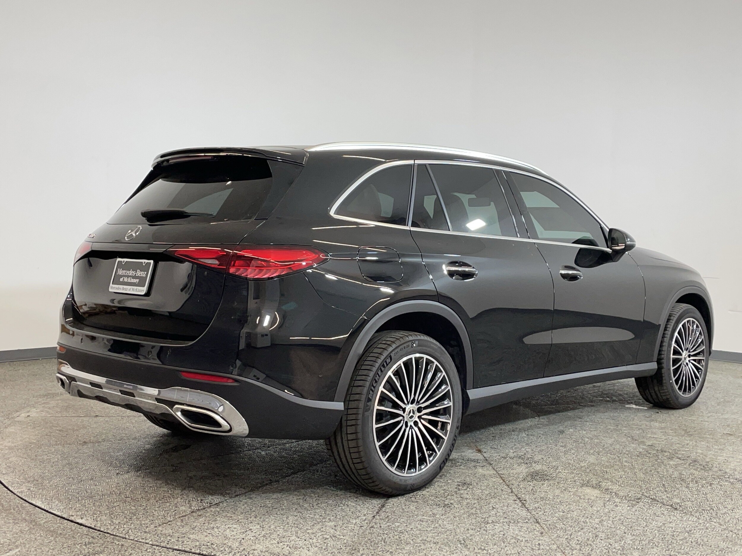 2025 Mercedes Benz GLC 300 photo 4