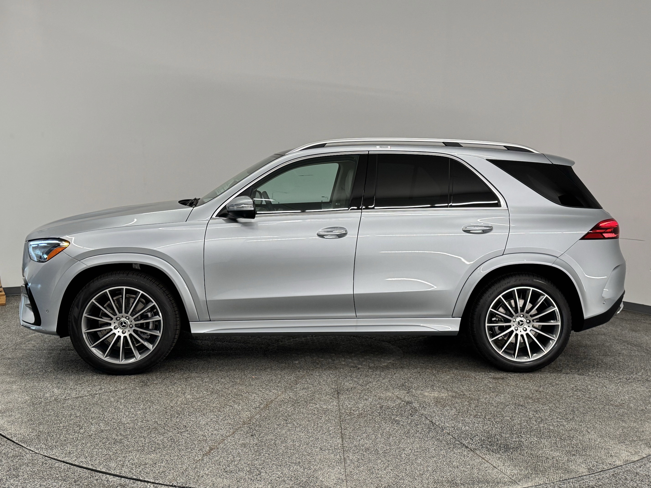 2025 Mercedes Benz GLE 350 4MATIC photo 4