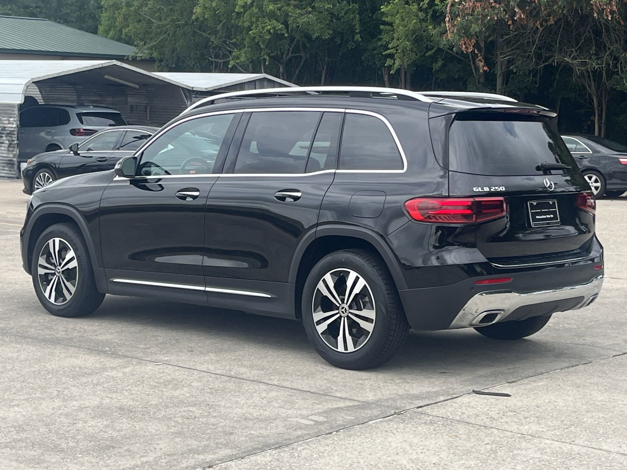2024 Mercedes Benz GLB 250 photo 2