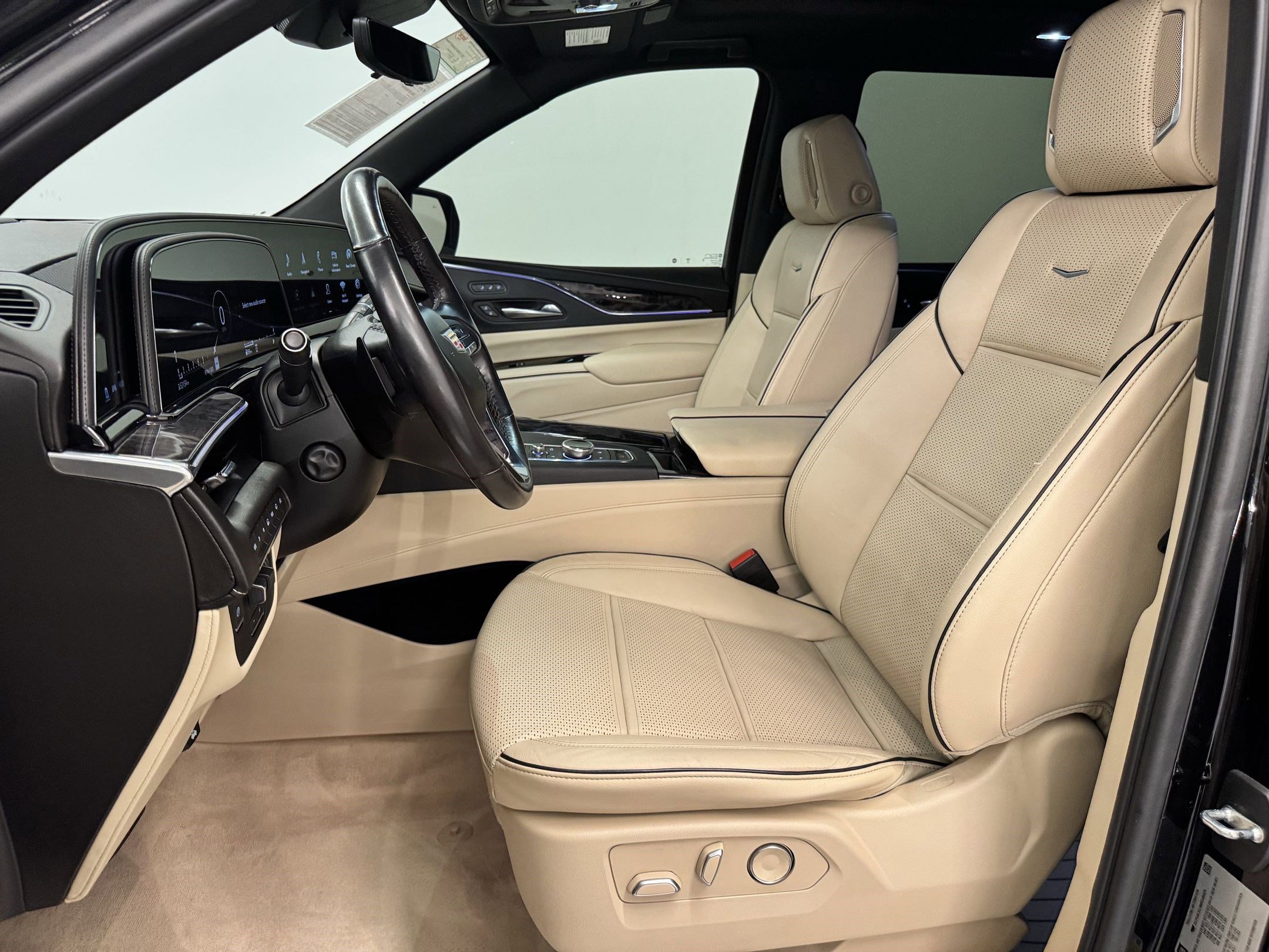 2021 Cadillac Escalade Premium Luxury photo 2
