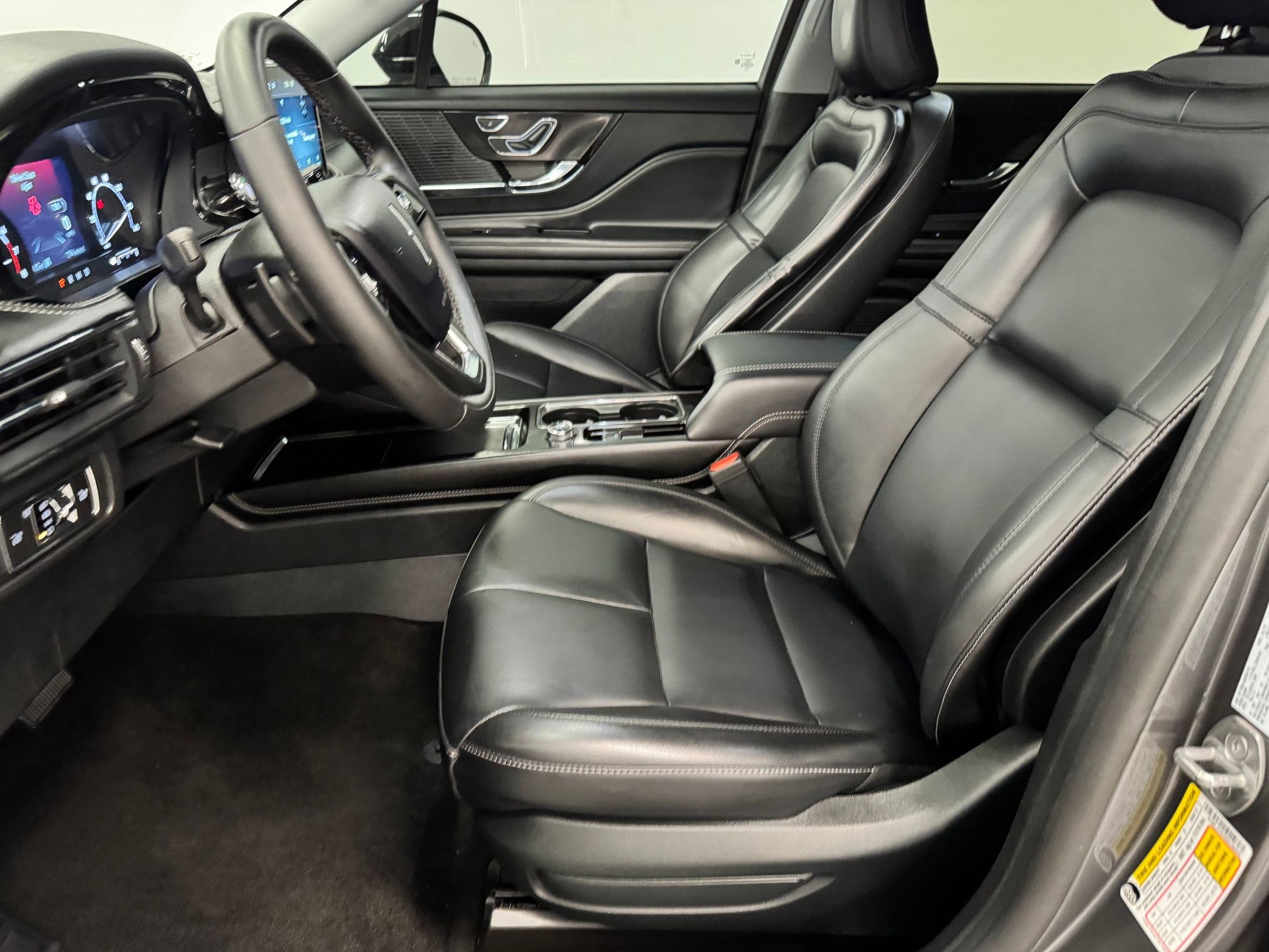 2022 Lincoln Corsair Standard photo 3