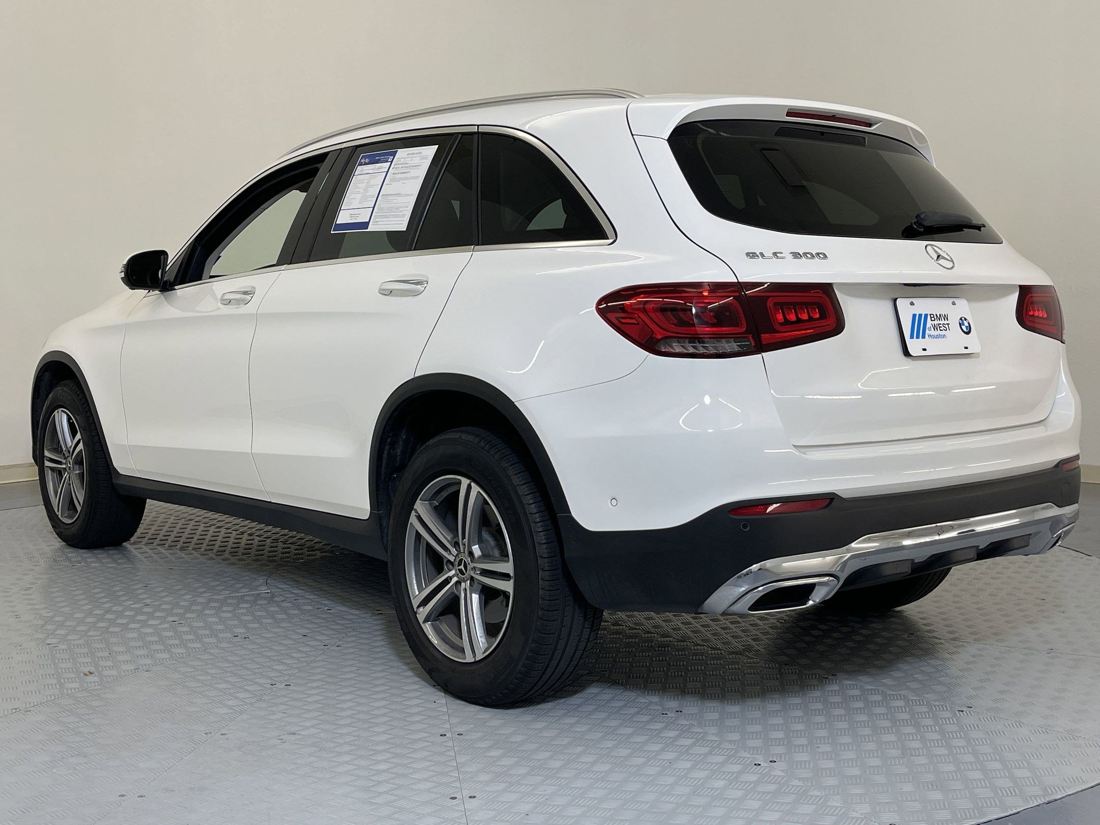2022 Mercedes Benz GLC 300 photo 2