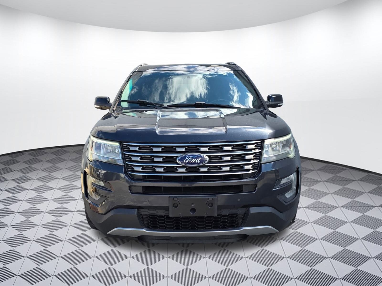 2017 Ford Explorer XLT photo 4