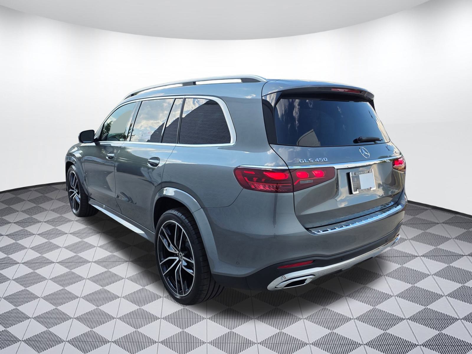 2026 Mercedes Benz GLS 450 4MATIC photo 2