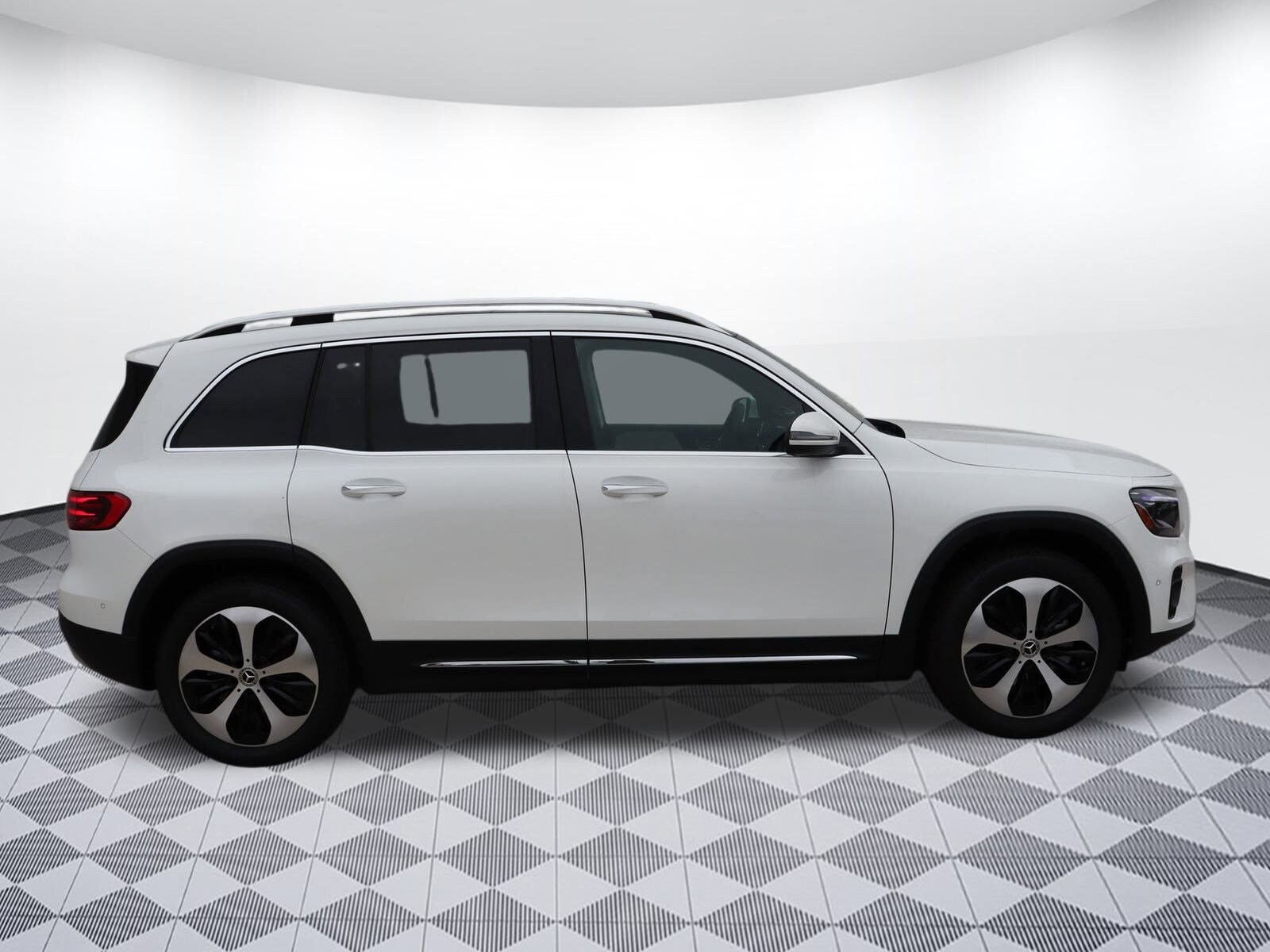 2025 Mercedes Benz GLB 250 photo 4