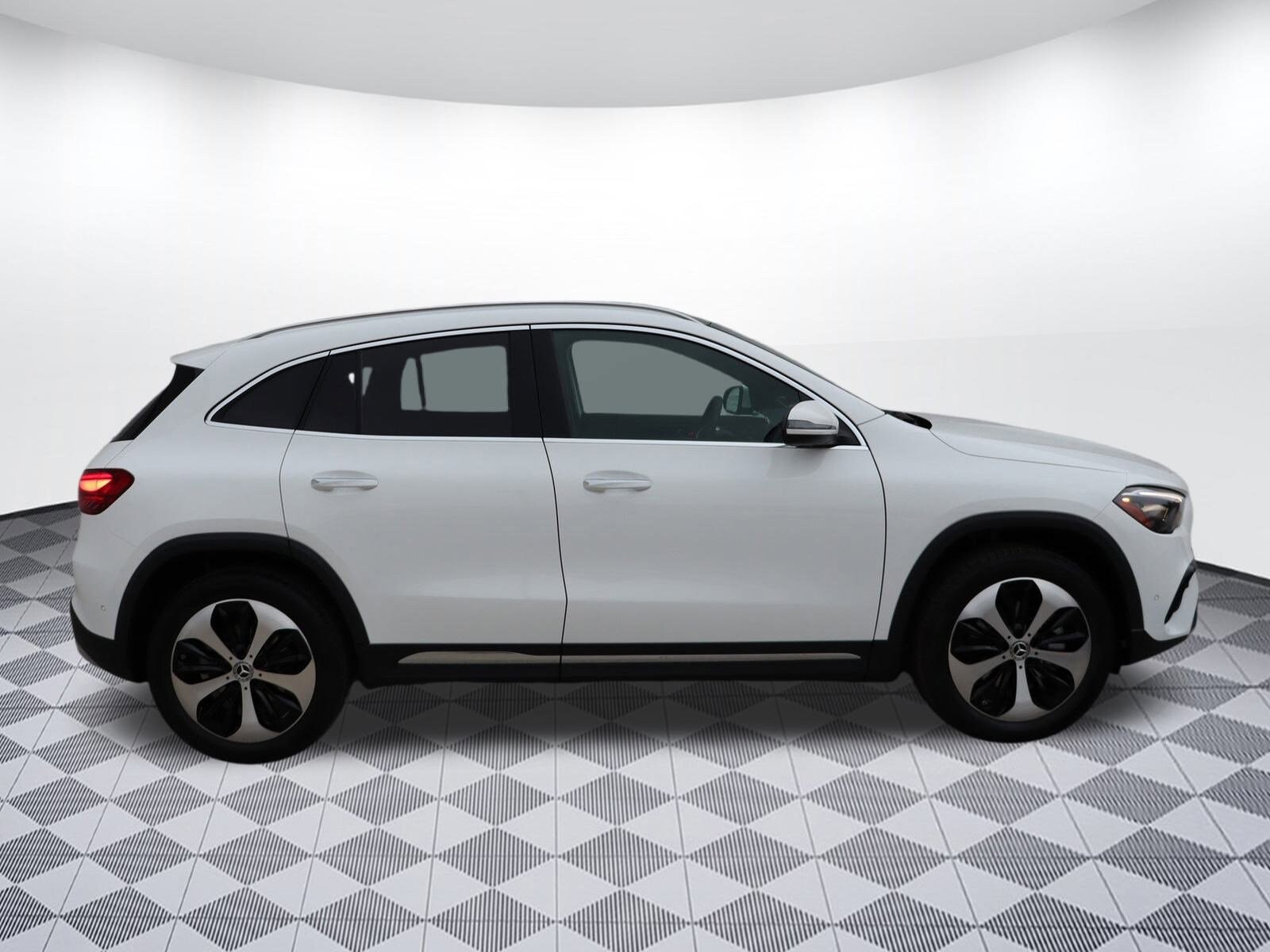 2025 Mercedes Benz GLA 250 photo 4