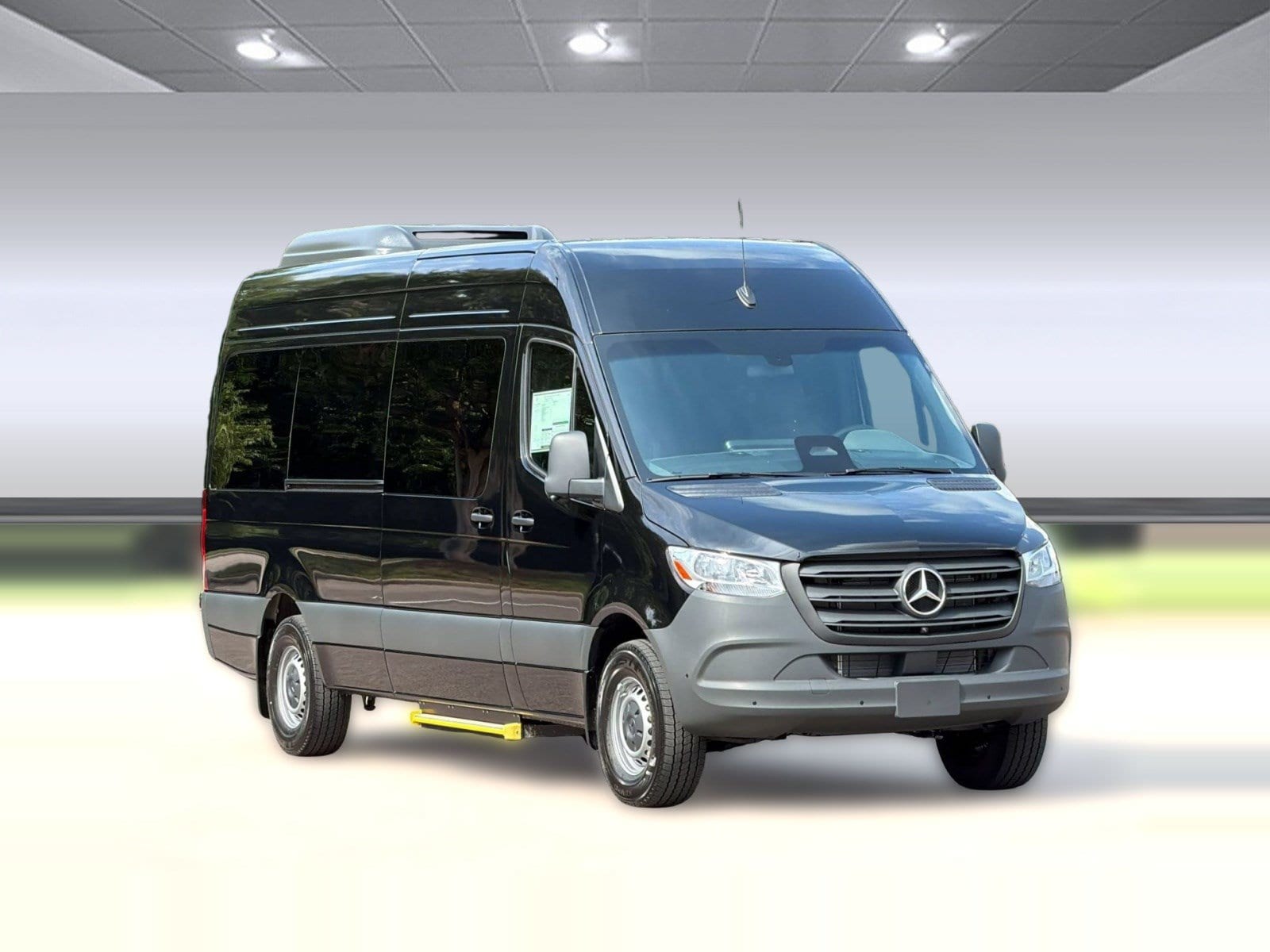 Sprinter Passenger Van Sprinter 2500 High Roof 4-Cyl Diesel HO (2500 High 2500 High Roof I4 Diesel HO 170 RWD