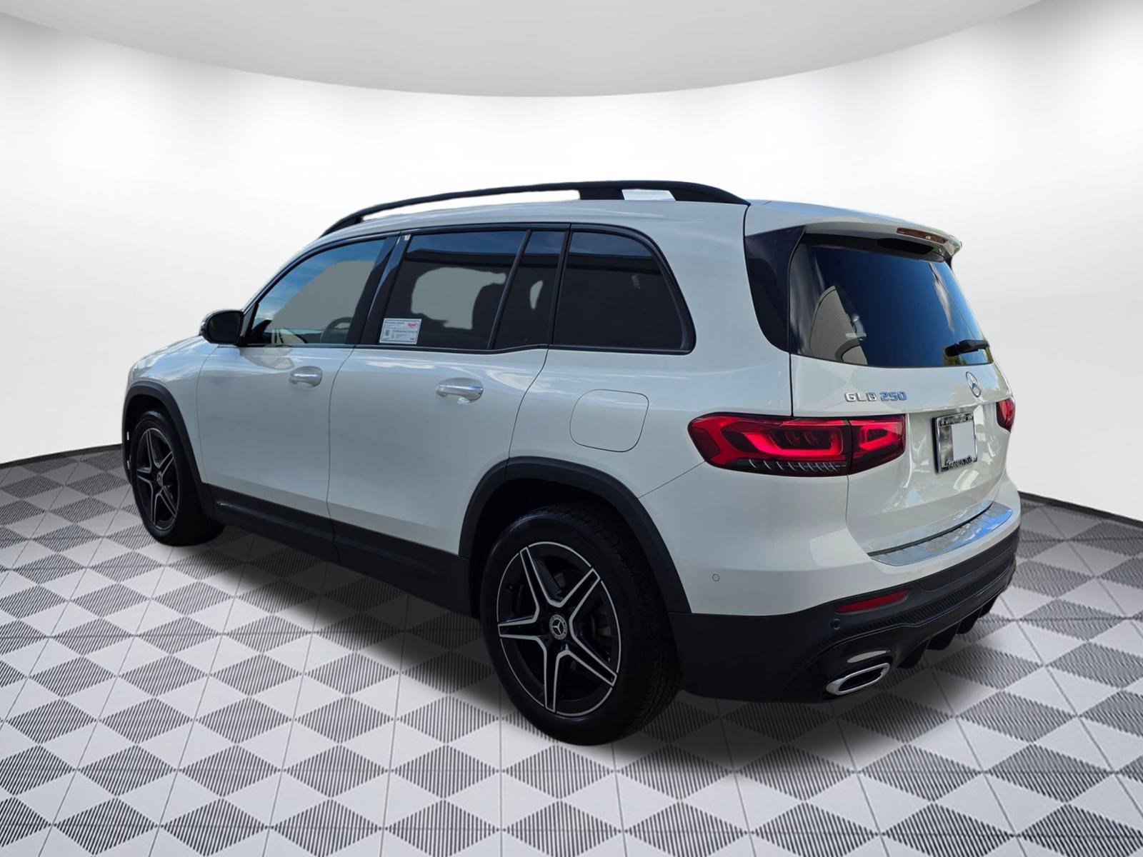 2021 Mercedes Benz GLB 250 photo 2