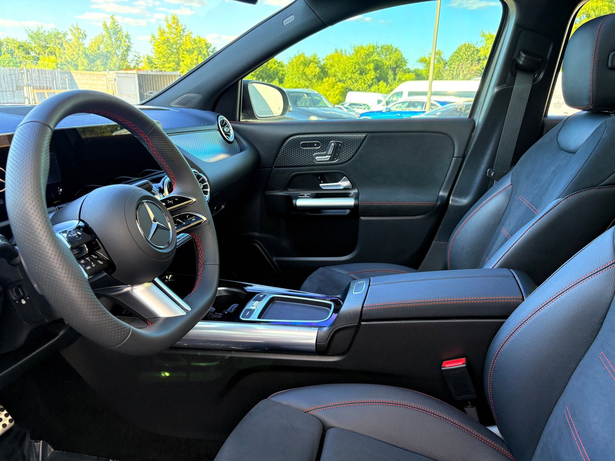 2025 Mercedes Benz GLA 250 photo 4