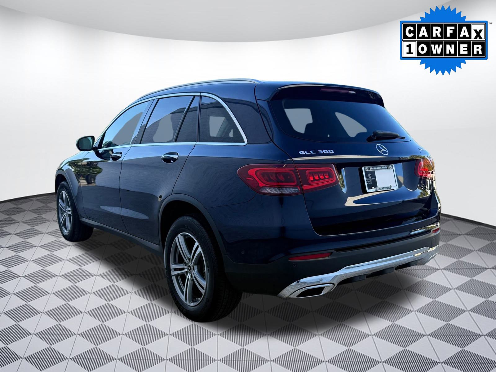 2021 Mercedes Benz GLC 300 photo 2