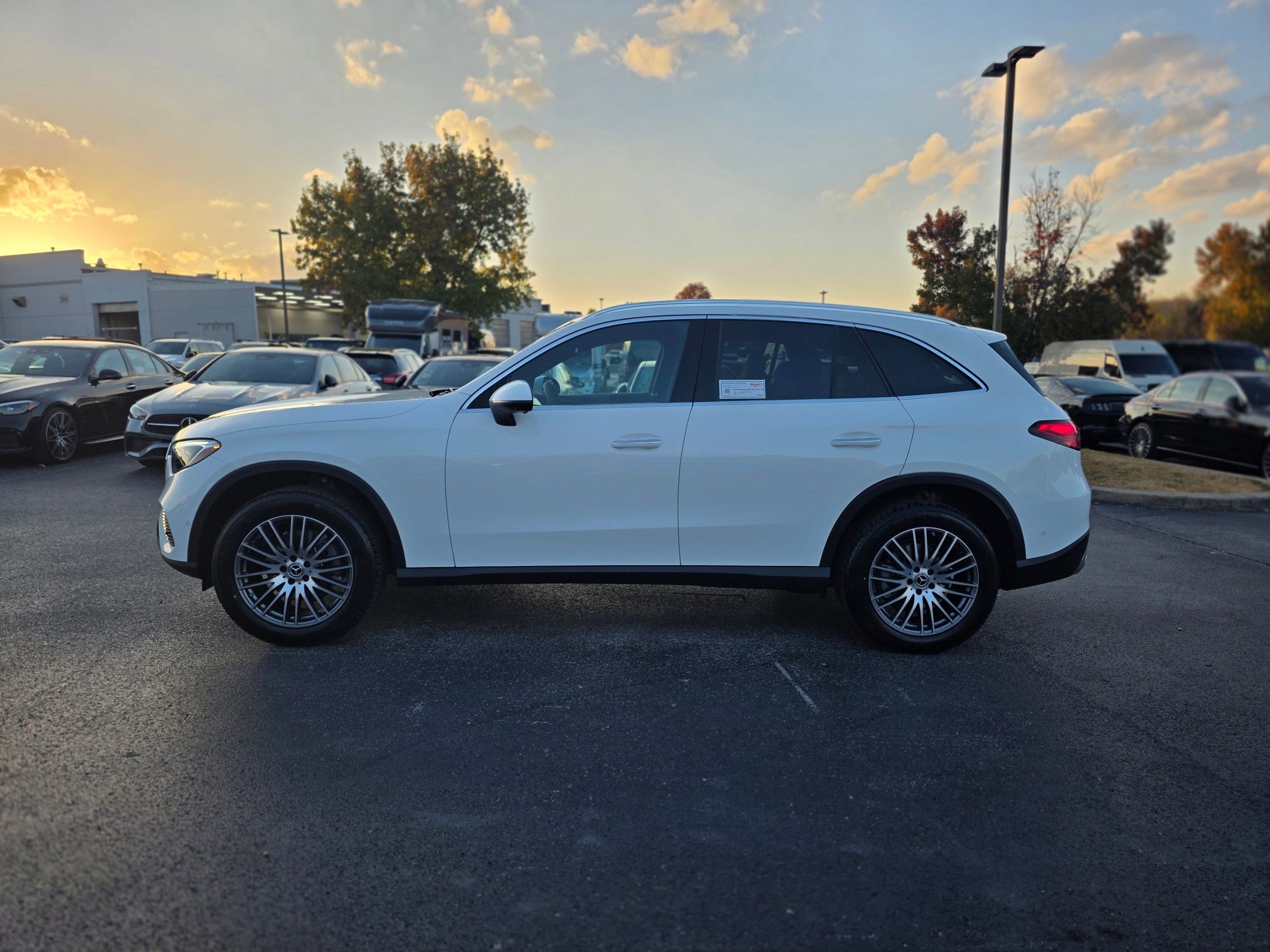 2026 Mercedes Benz GLC 300 4MATIC photo 2