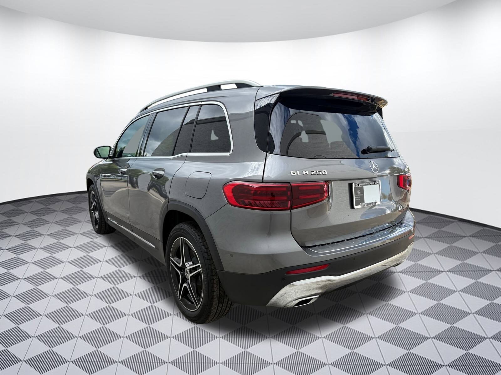 2026 Mercedes Benz GLB 250 4MATIC photo 3