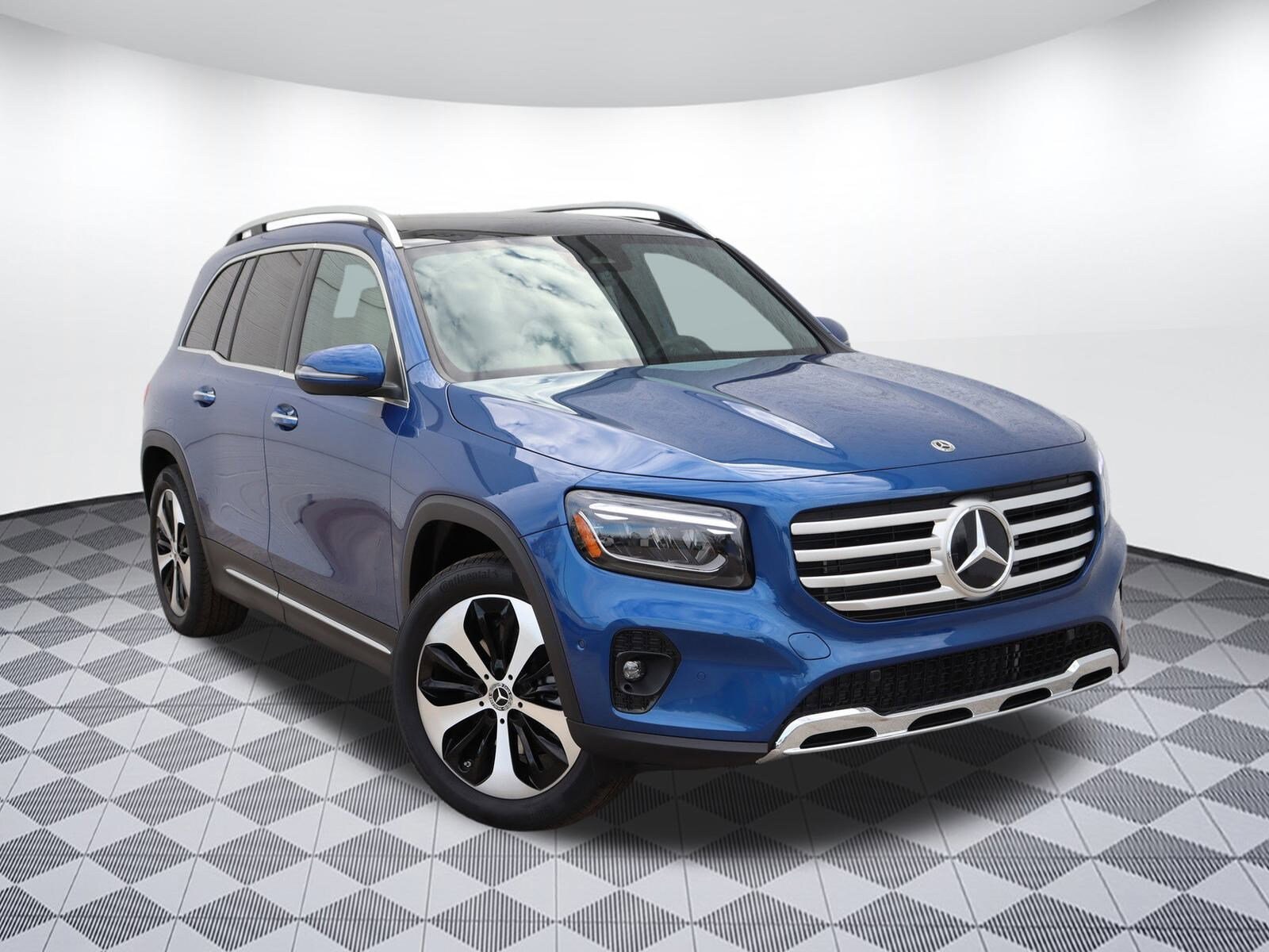 2025 Mercedes Benz GLB 250 photo 2