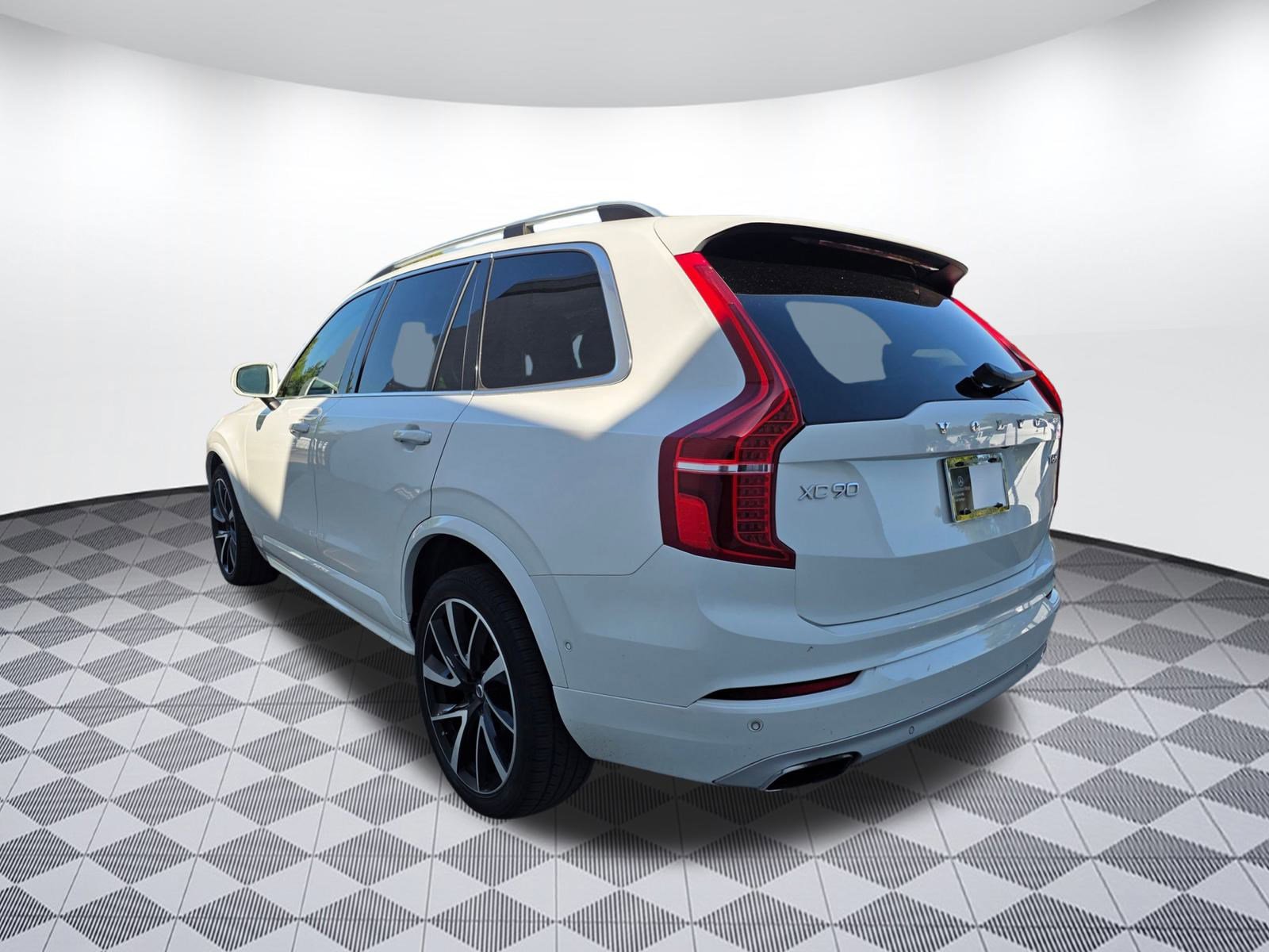 2019 Volvo XC90 Momentum photo 2
