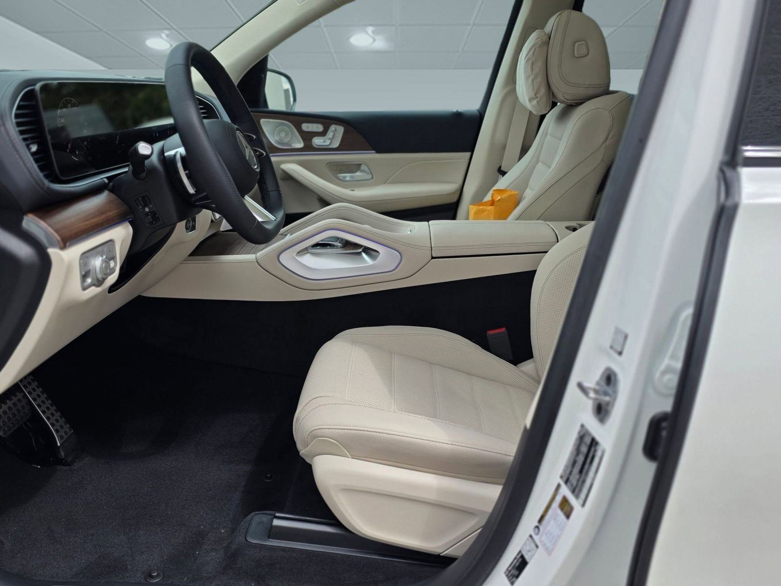 2026 Mercedes Benz GLS 450 4MATIC photo 3