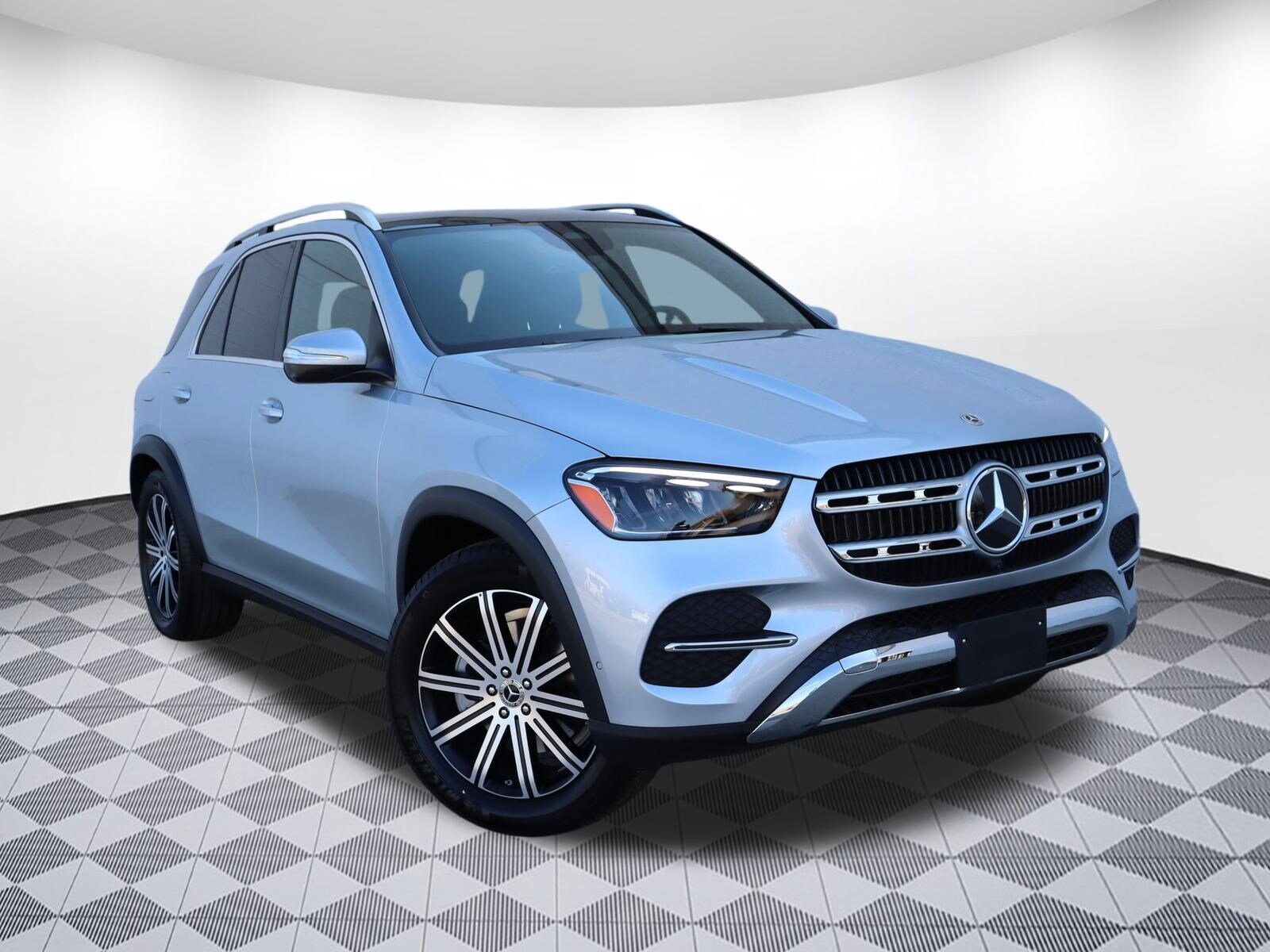 2025 Mercedes Benz GLE 350 4MATIC photo 2