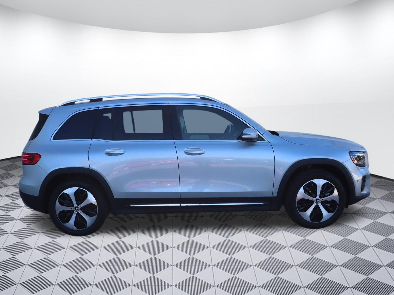 2025 Mercedes Benz GLB 250 photo 4