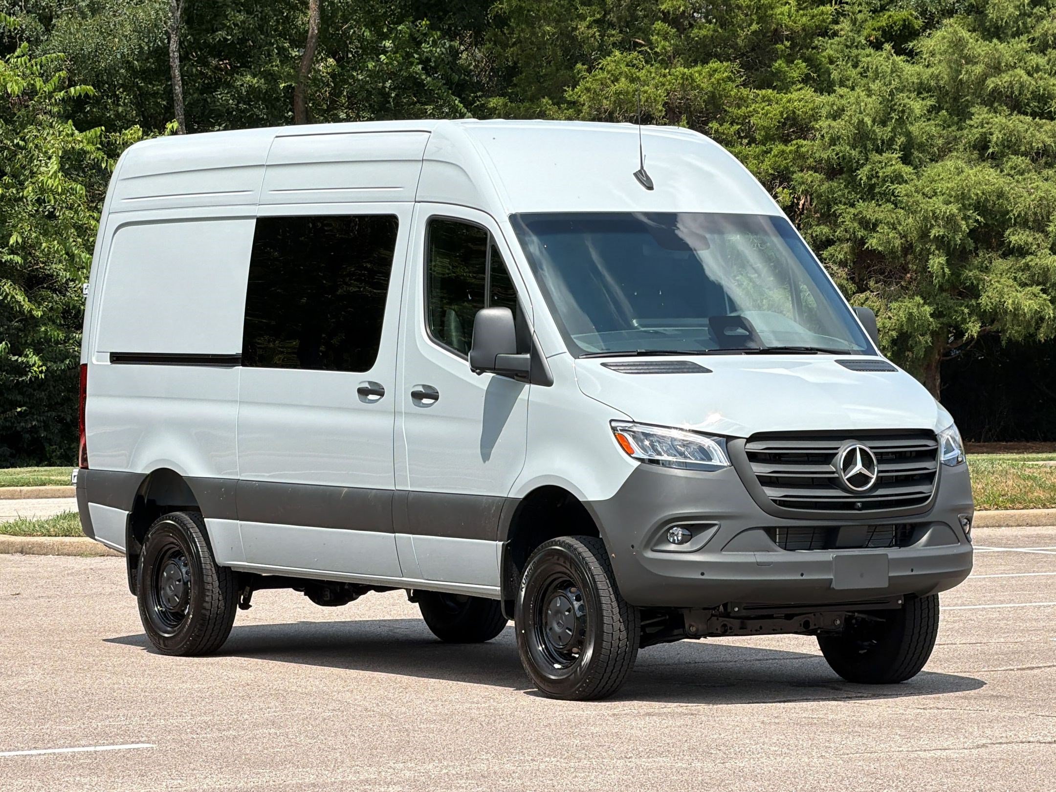2026 Mercedes-Benz Sprinter Crew Van Sprinter 2500 High Roof4-Cyl Diesel HO (2500 High 2500 High Roof I4 Diesel HO 144 AWD