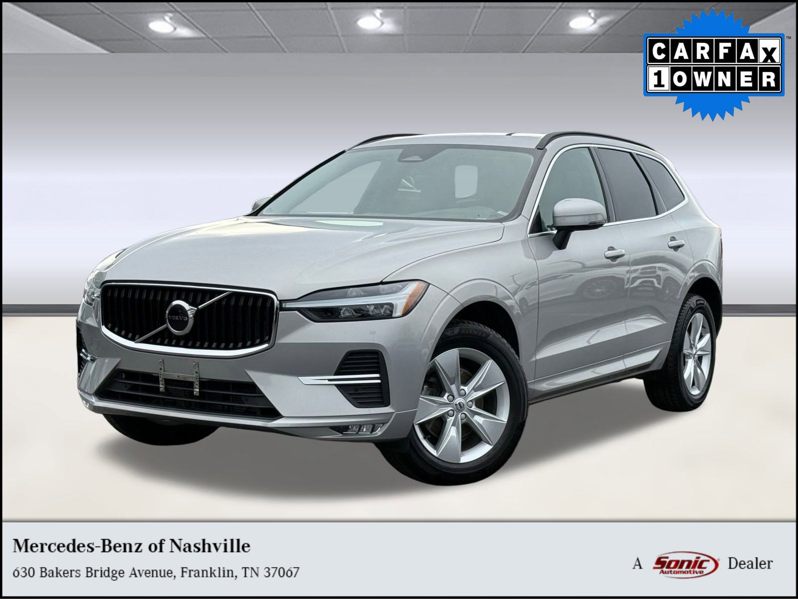 2022 Volvo XC60 Momentum's photo