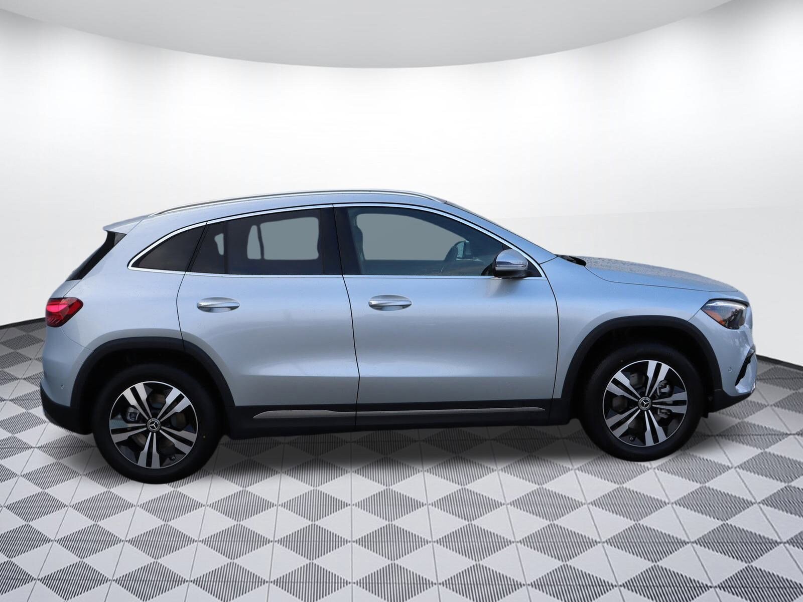 2025 Mercedes Benz GLA 250 photo 4