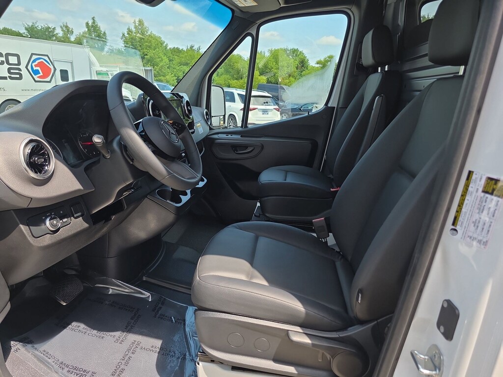 New 2025 Mercedes-Benz Sprinter Cargo Van 2500 Standard Roof I4 Diesel 144" RWD 2500 Standard Roof I4 Diesel 144 RWD