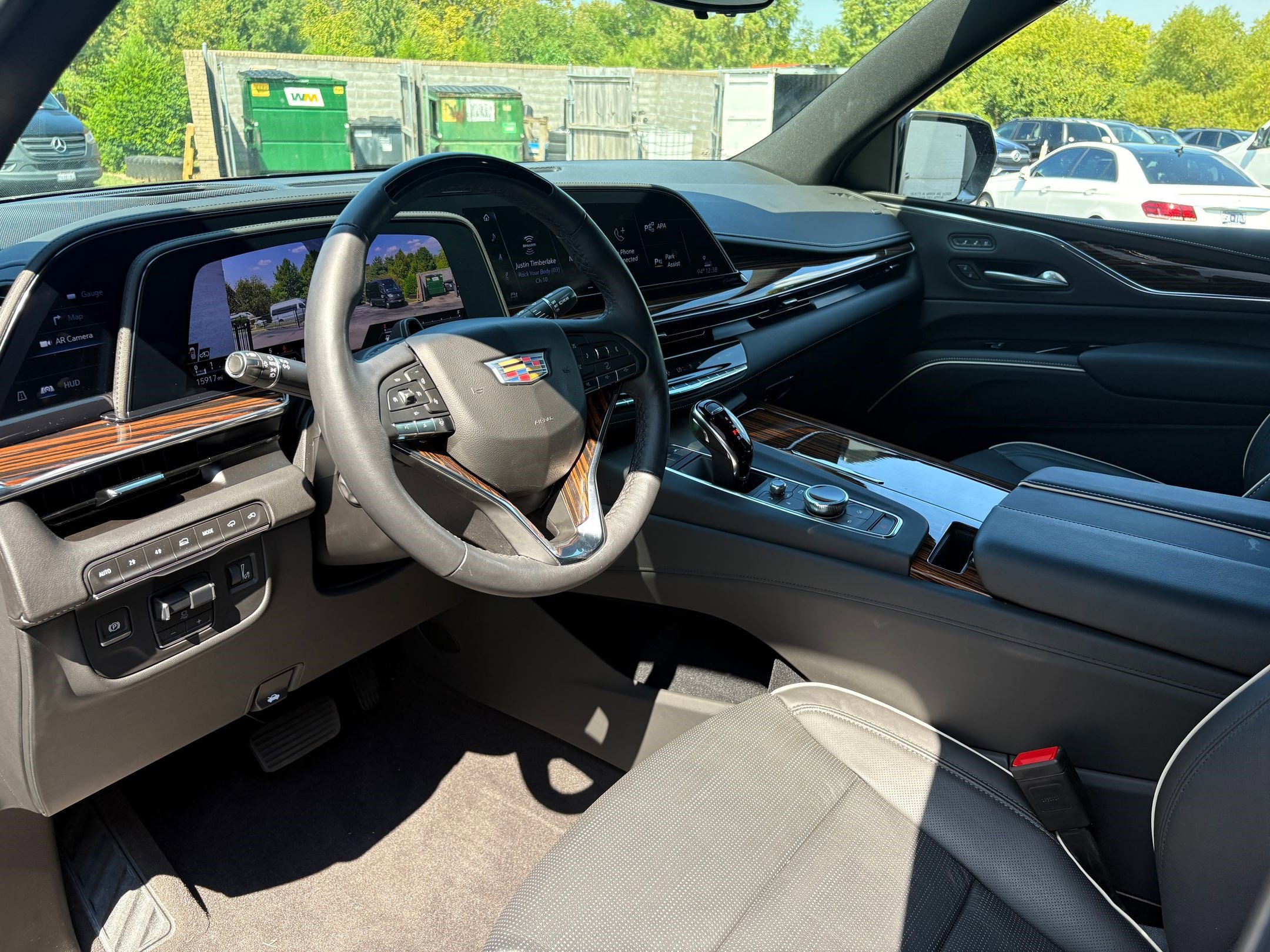 2024 Cadillac Escalade Premium Luxury photo 4