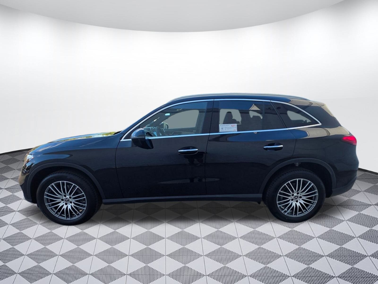 2026 Mercedes Benz GLC 300 4MATIC photo 2